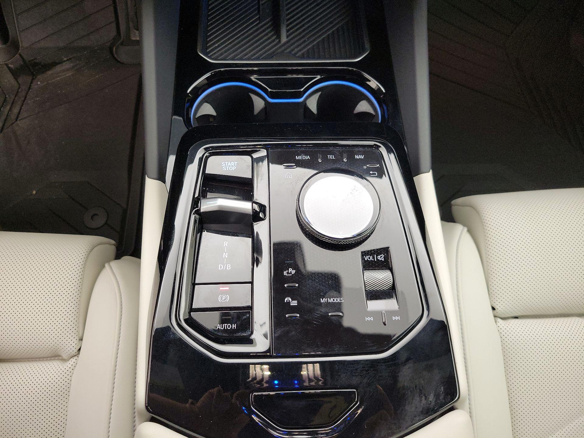 Thumbnail: 2024 BMW i5 - 18