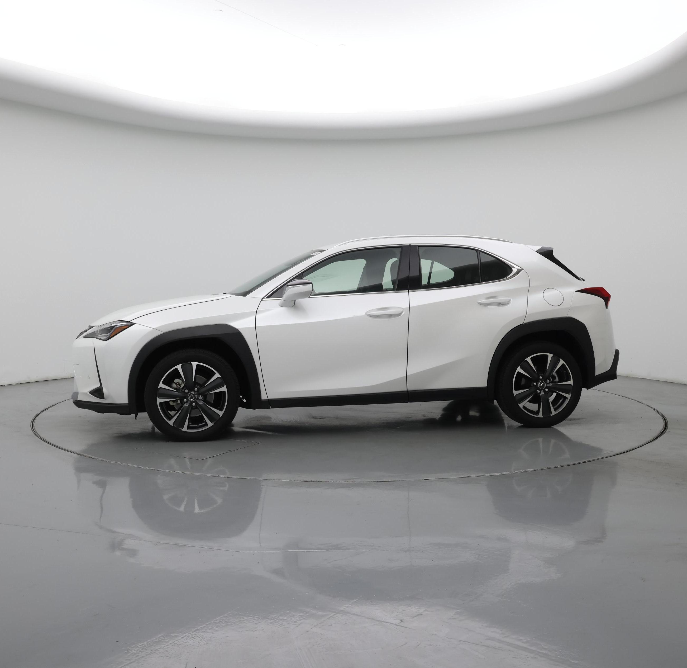 Thumbnail: 2022 Lexus UX - 3