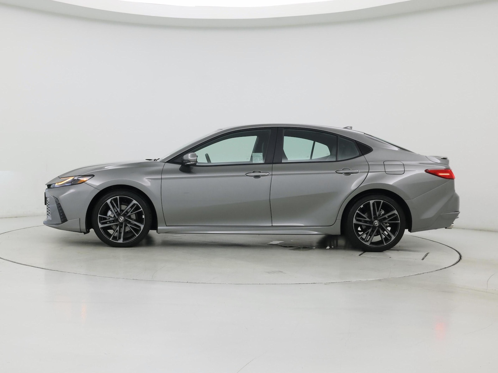 2026 Toyota Camry XSE - Photo 4