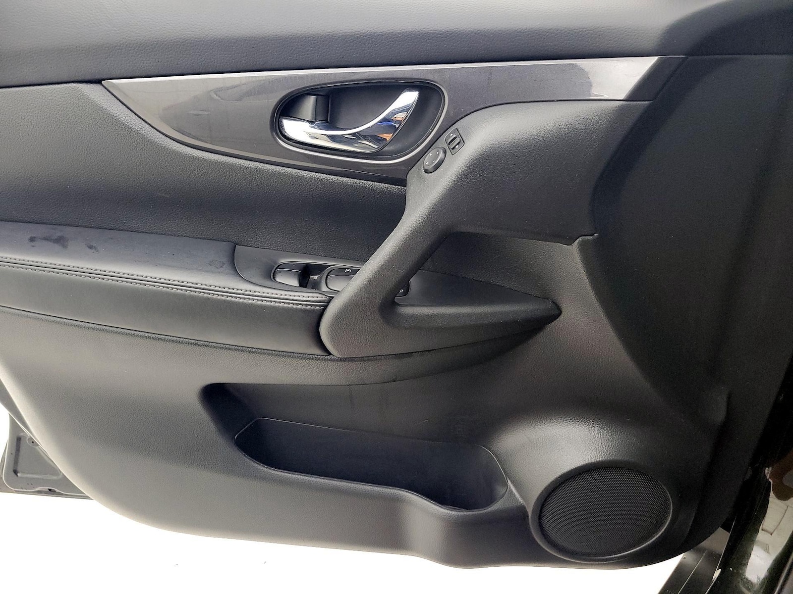 2020 Nissan Rogue SV - Photo 13