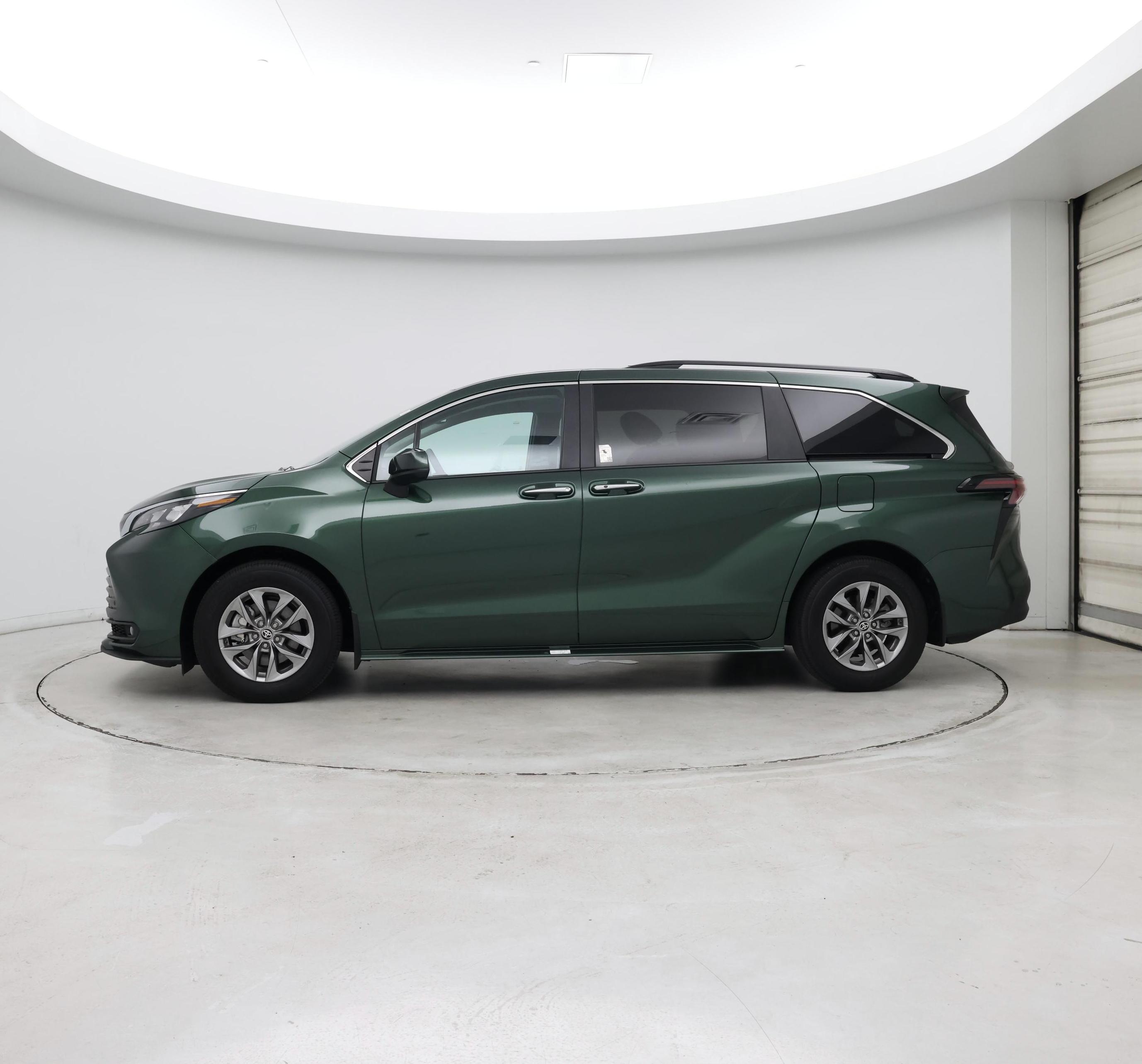 Thumbnail: 2025 Toyota Sienna - 2
