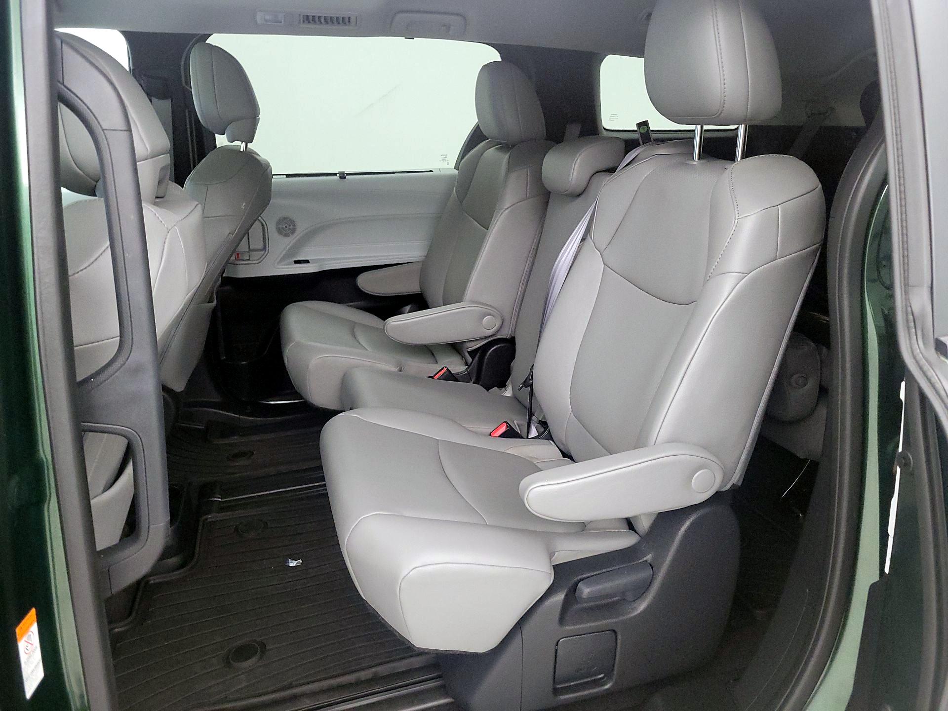 Thumbnail: 2025 Toyota Sienna - 20