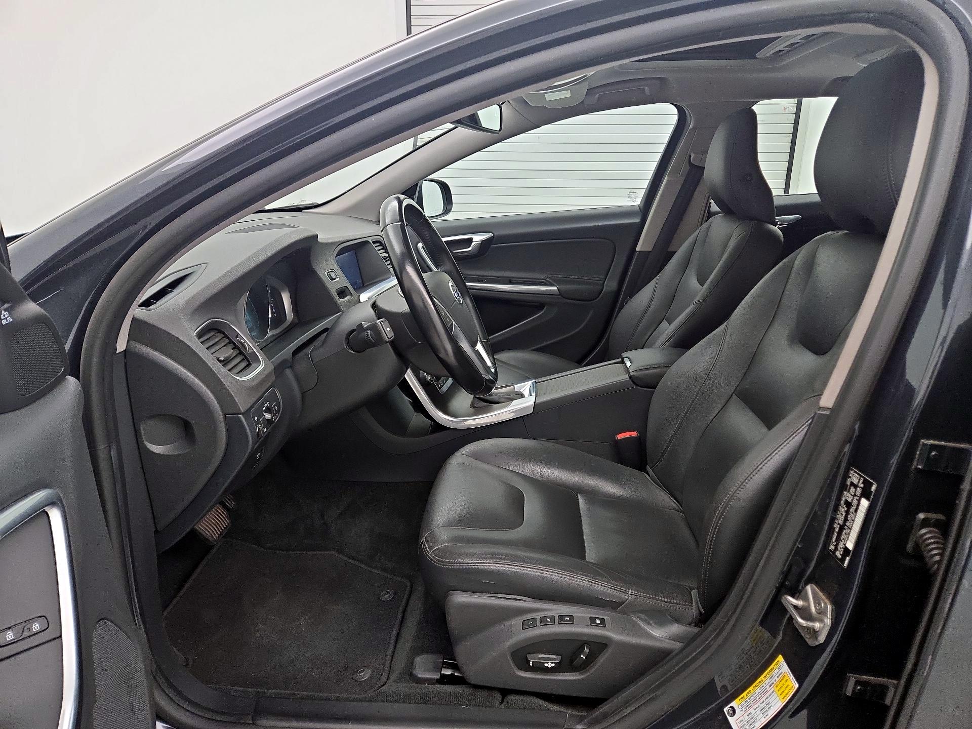 Thumbnail: 2015 Volvo V60 - 11