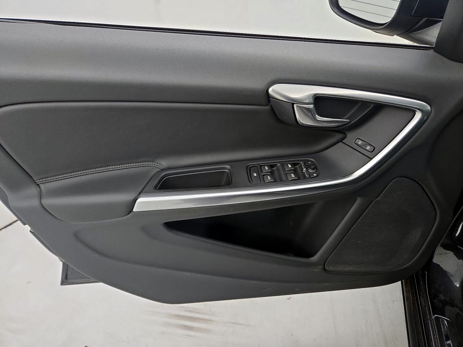 Thumbnail: 2015 Volvo V60 - 12