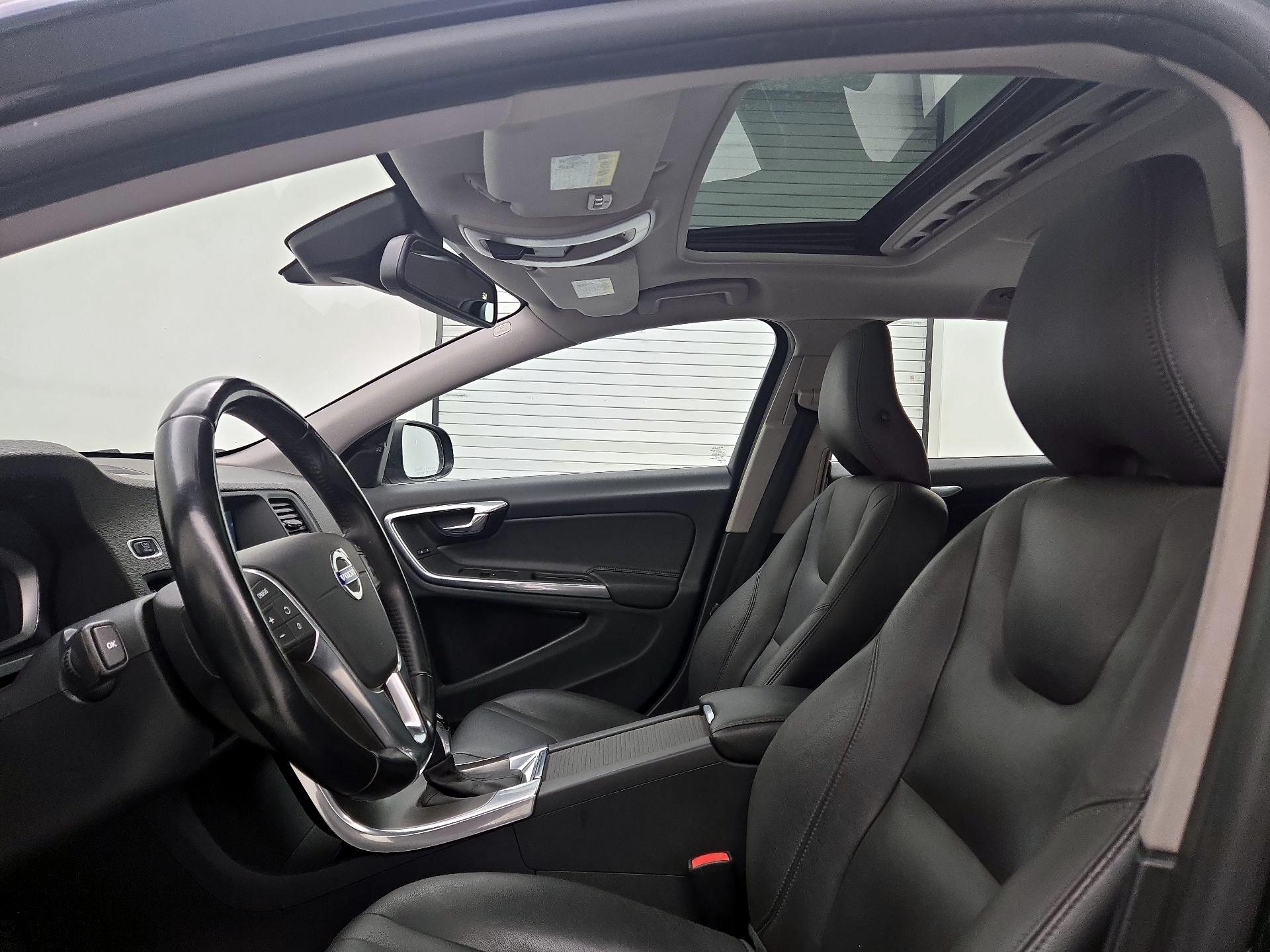 Thumbnail: 2015 Volvo V60 - 19