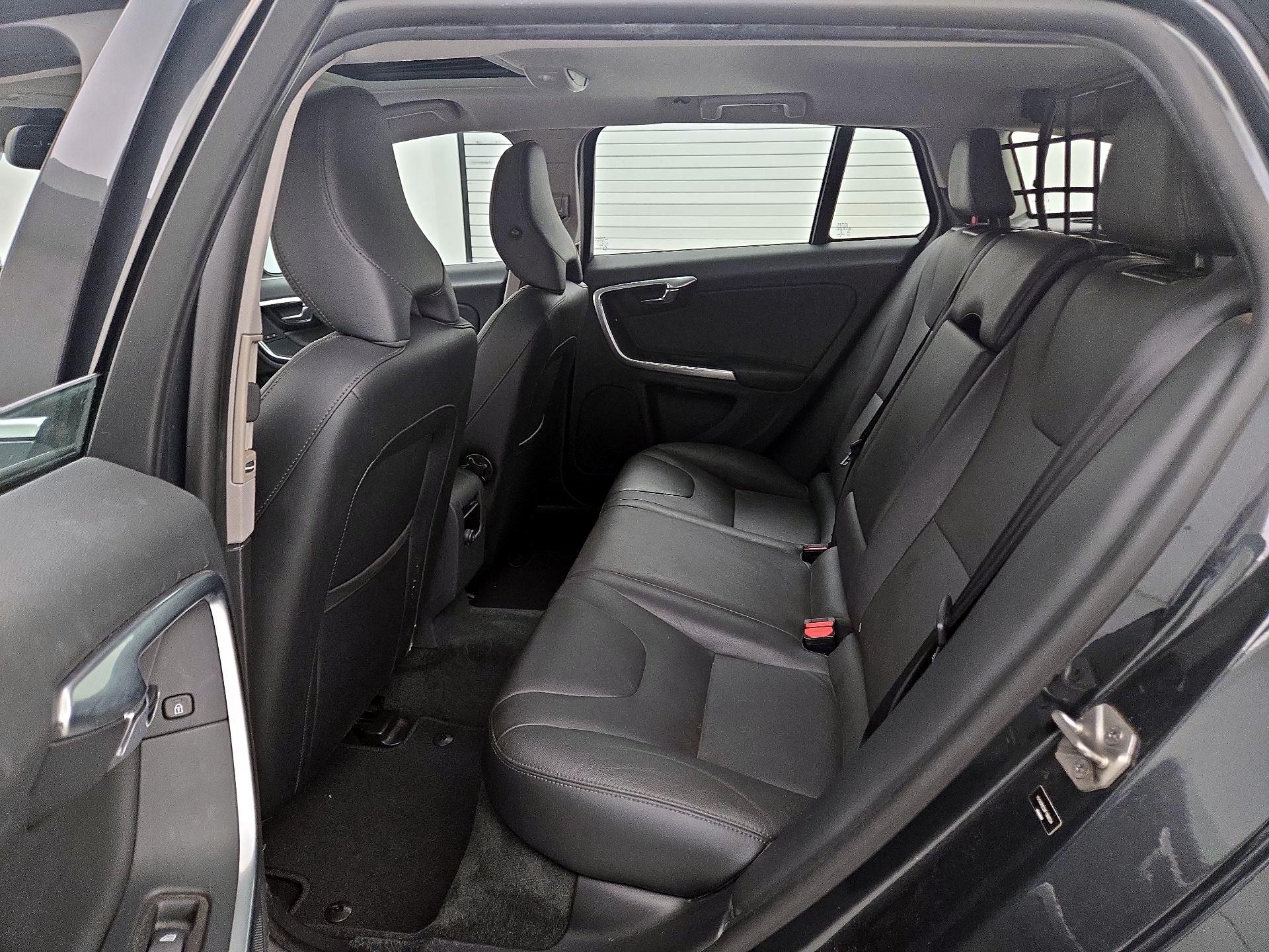 Thumbnail: 2015 Volvo V60 - 20
