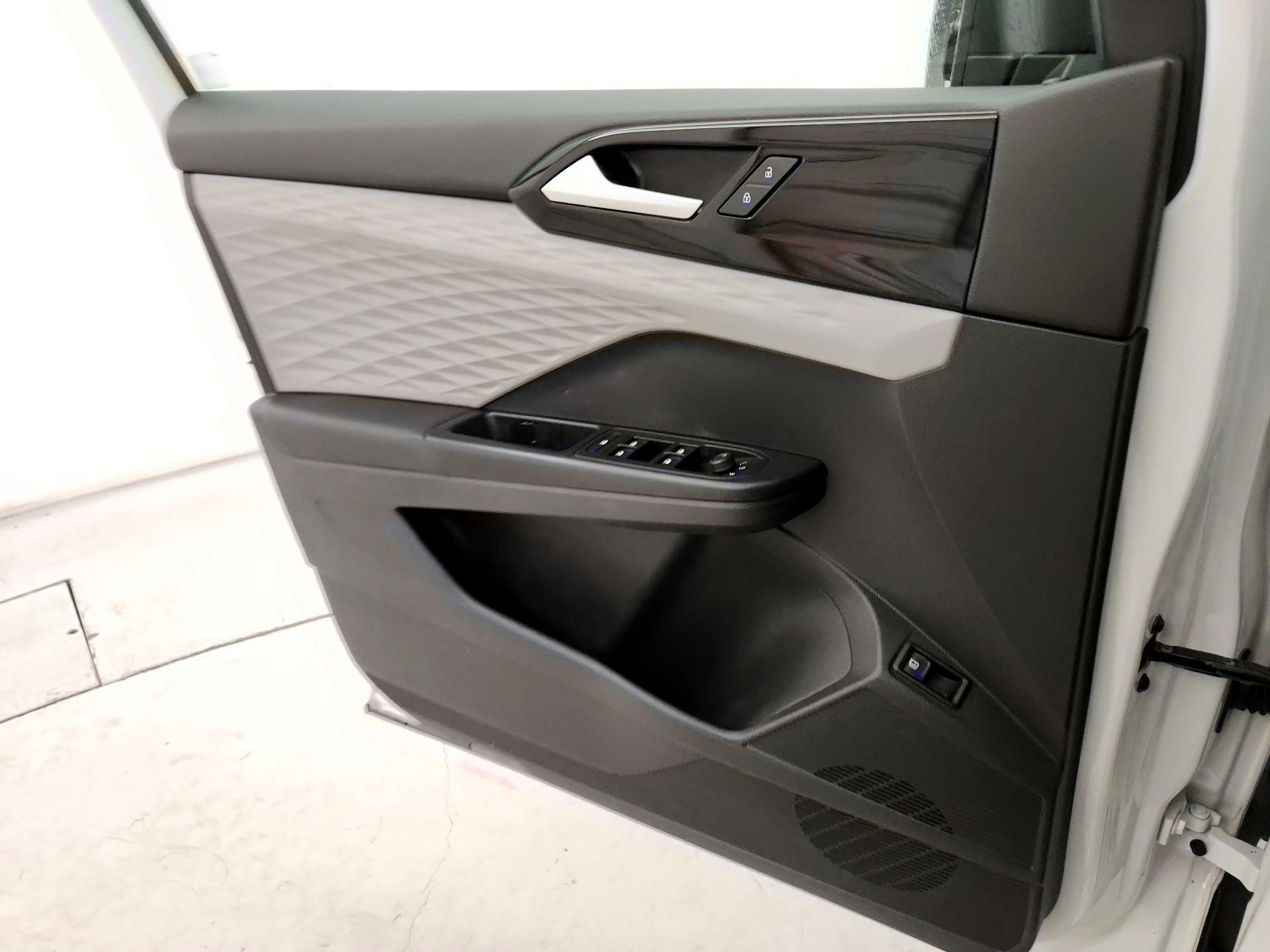 Thumbnail: 2023 Volkswagen Taos - 12