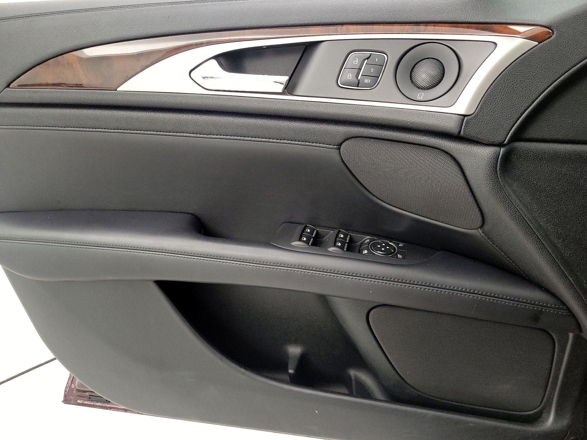 Thumbnail: 2017 Lincoln MKZ - 12