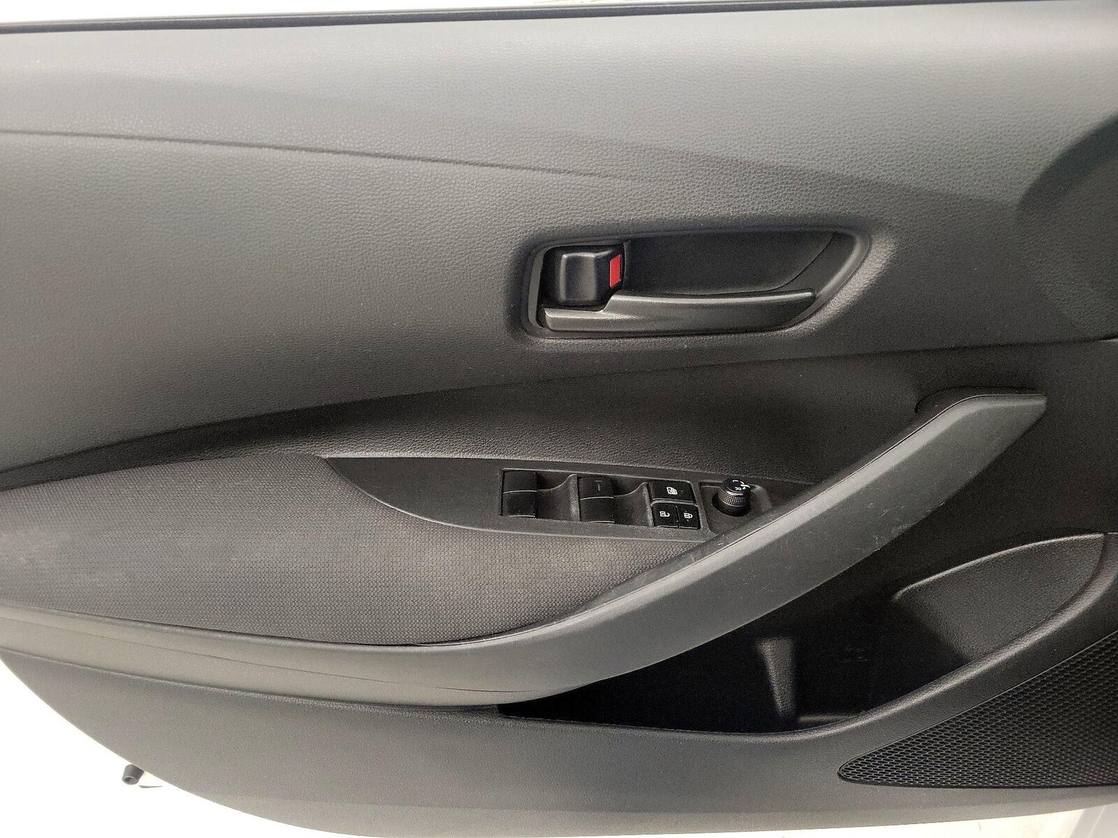 2023 Toyota Corolla LE - Photo 13
