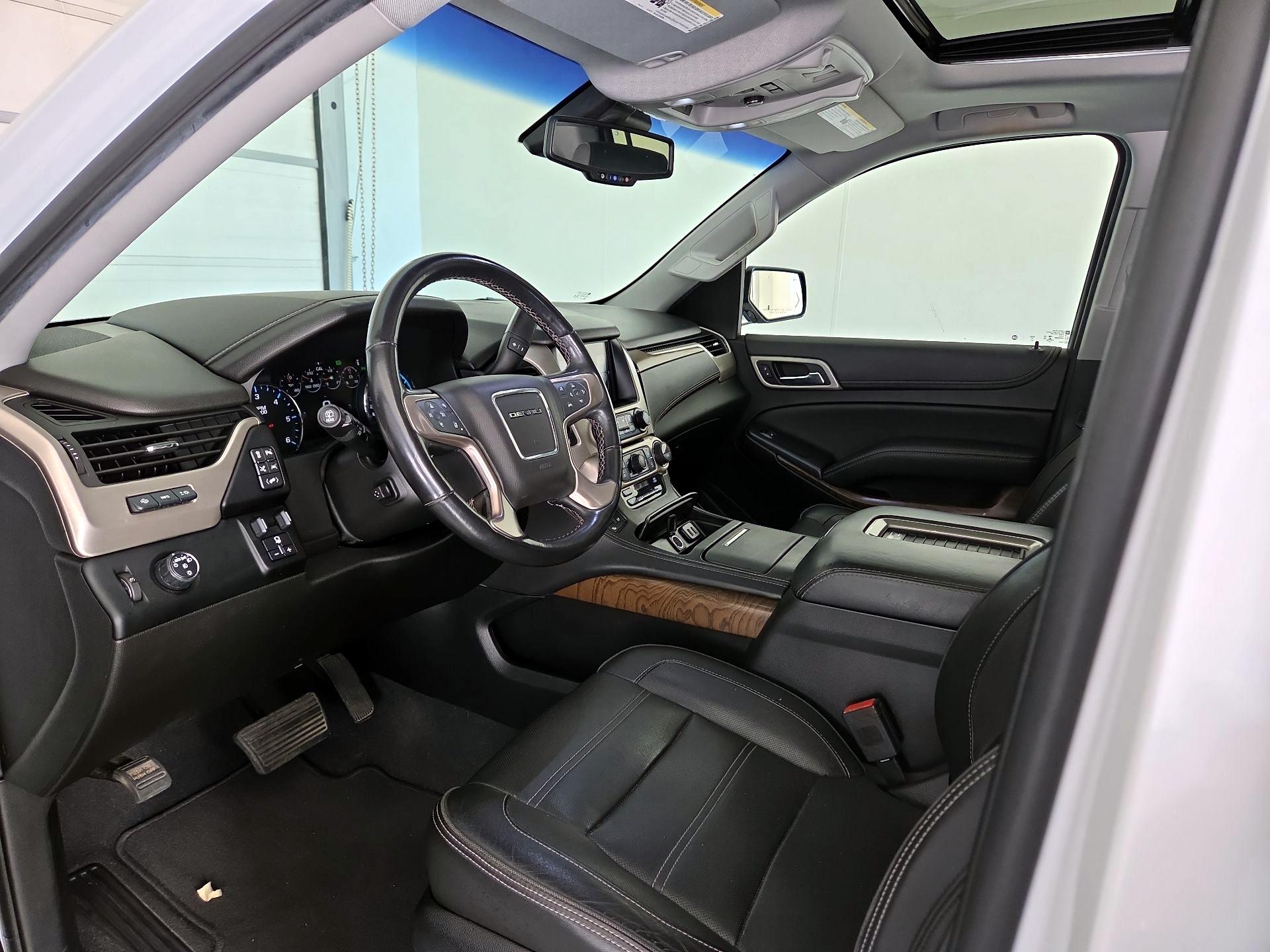 Thumbnail: 2019 GMC Yukon XL - 11