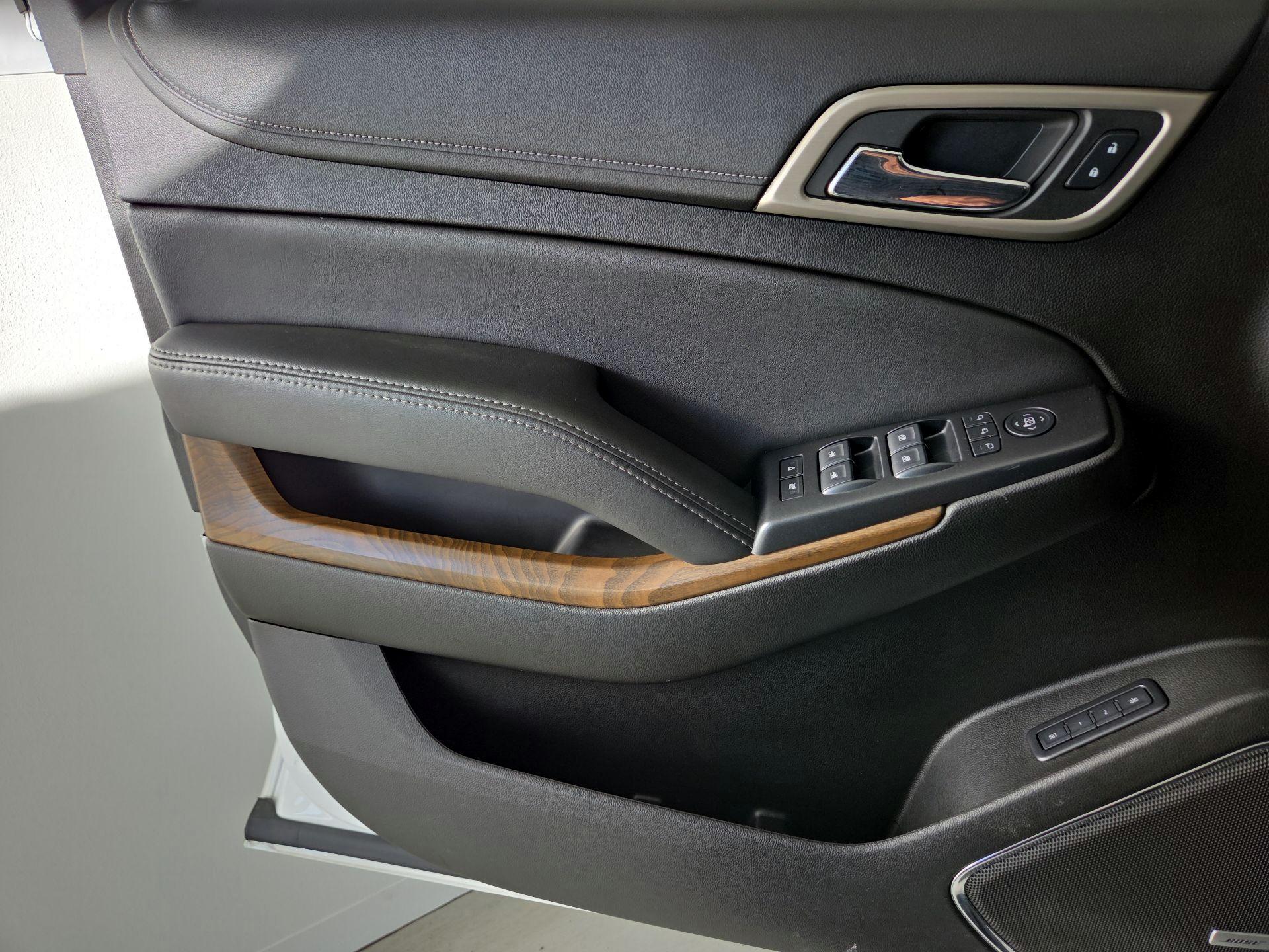 Thumbnail: 2019 GMC Yukon XL - 12