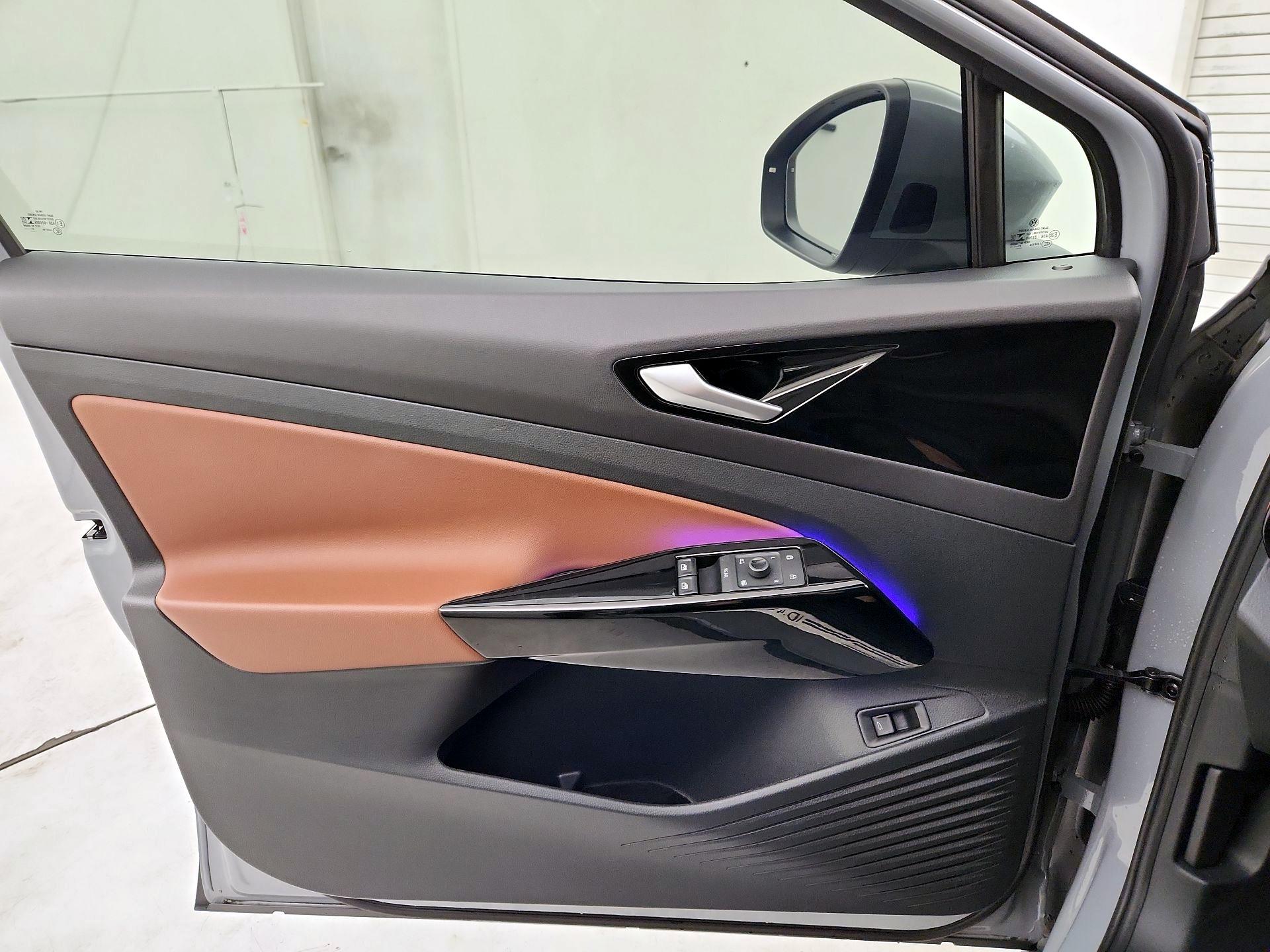 Thumbnail: 2021 Volkswagen ID.4 - 12