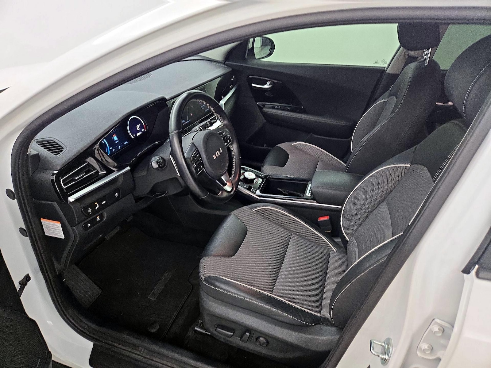 2022 Kia Niro EX - Photo 12