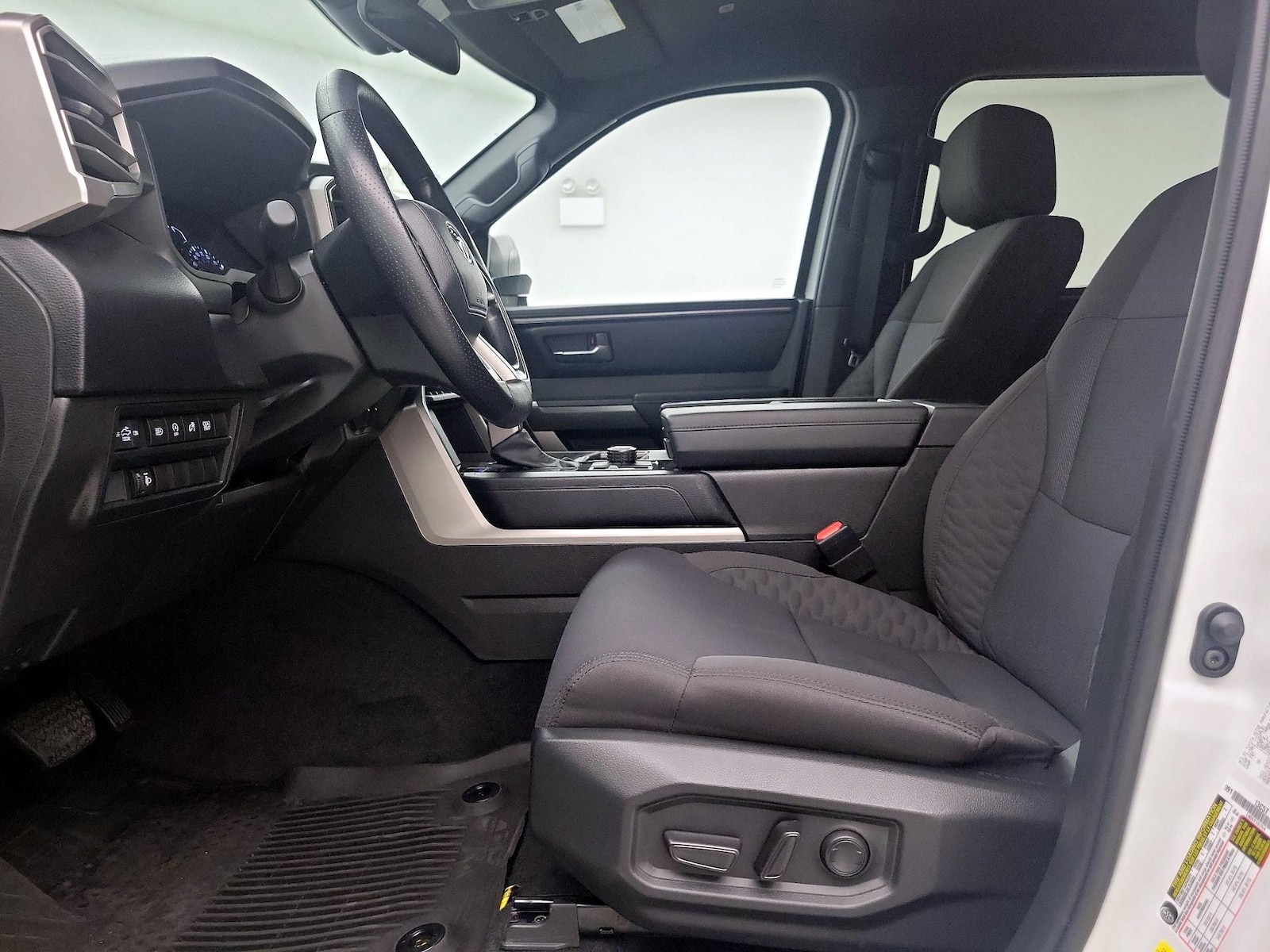 2026 Toyota Tundra SR5 - Photo 12