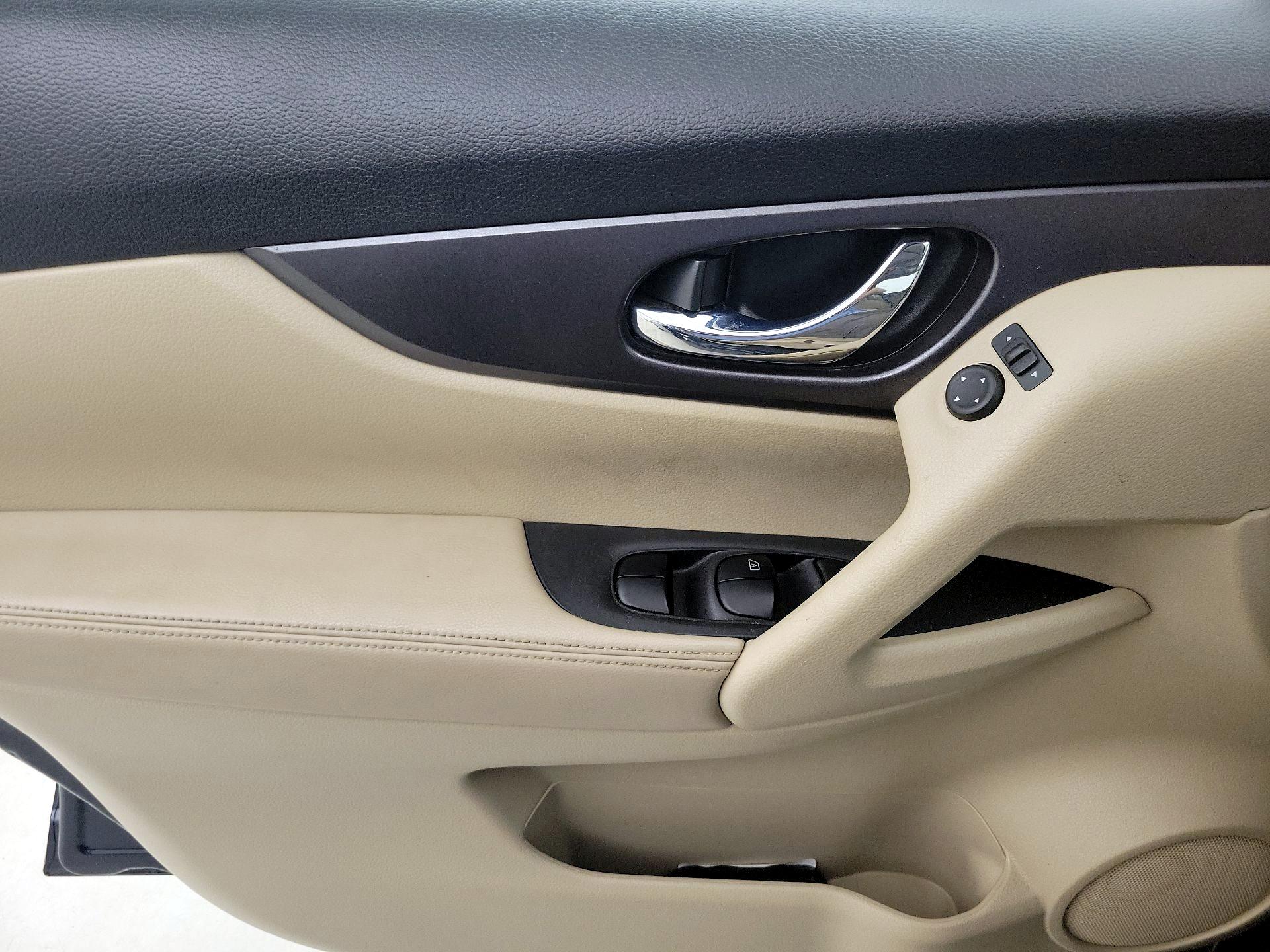 Thumbnail: 2016 Nissan Rogue - 12
