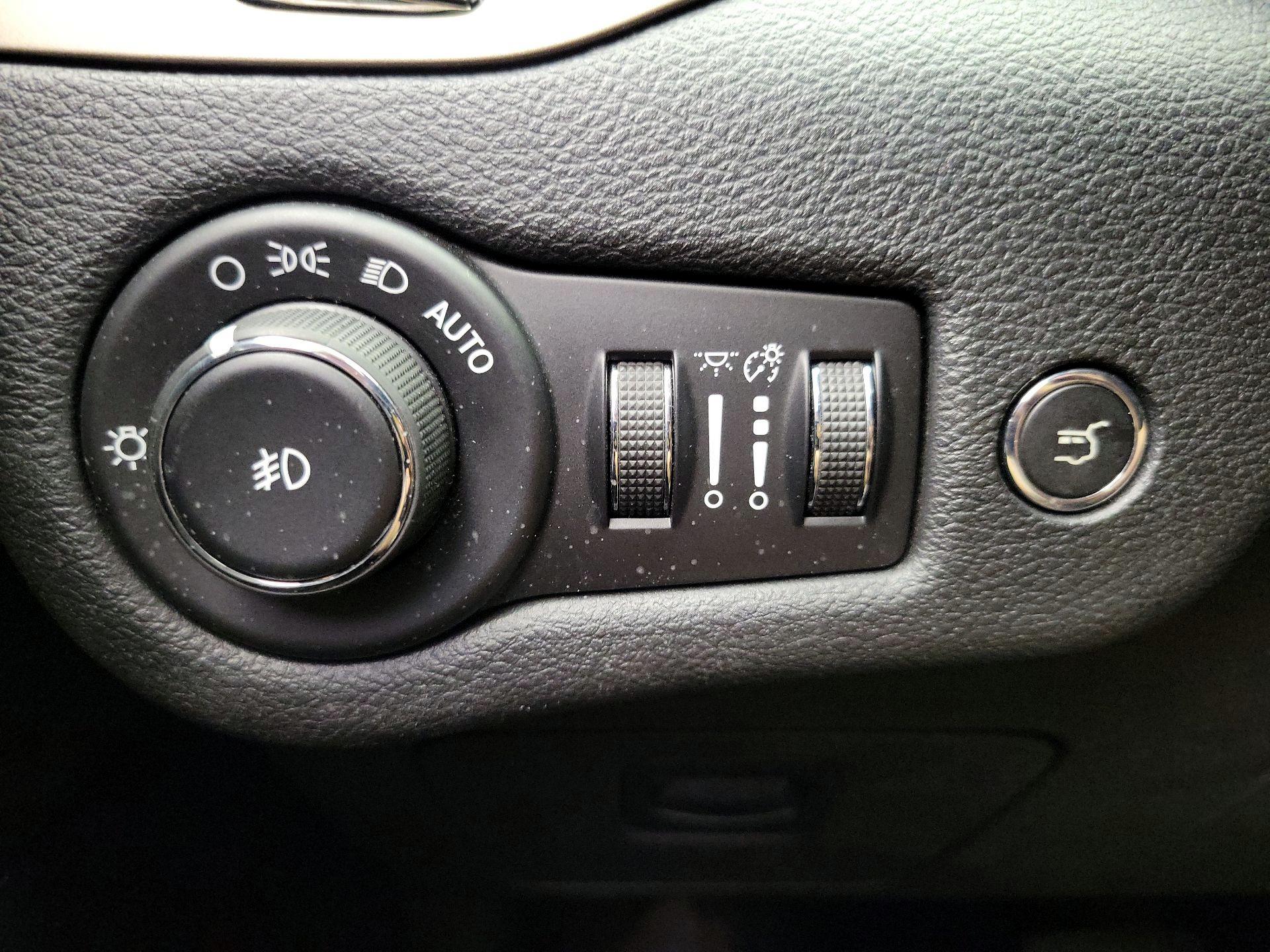 Thumbnail: 2016 Jeep Cherokee - 13