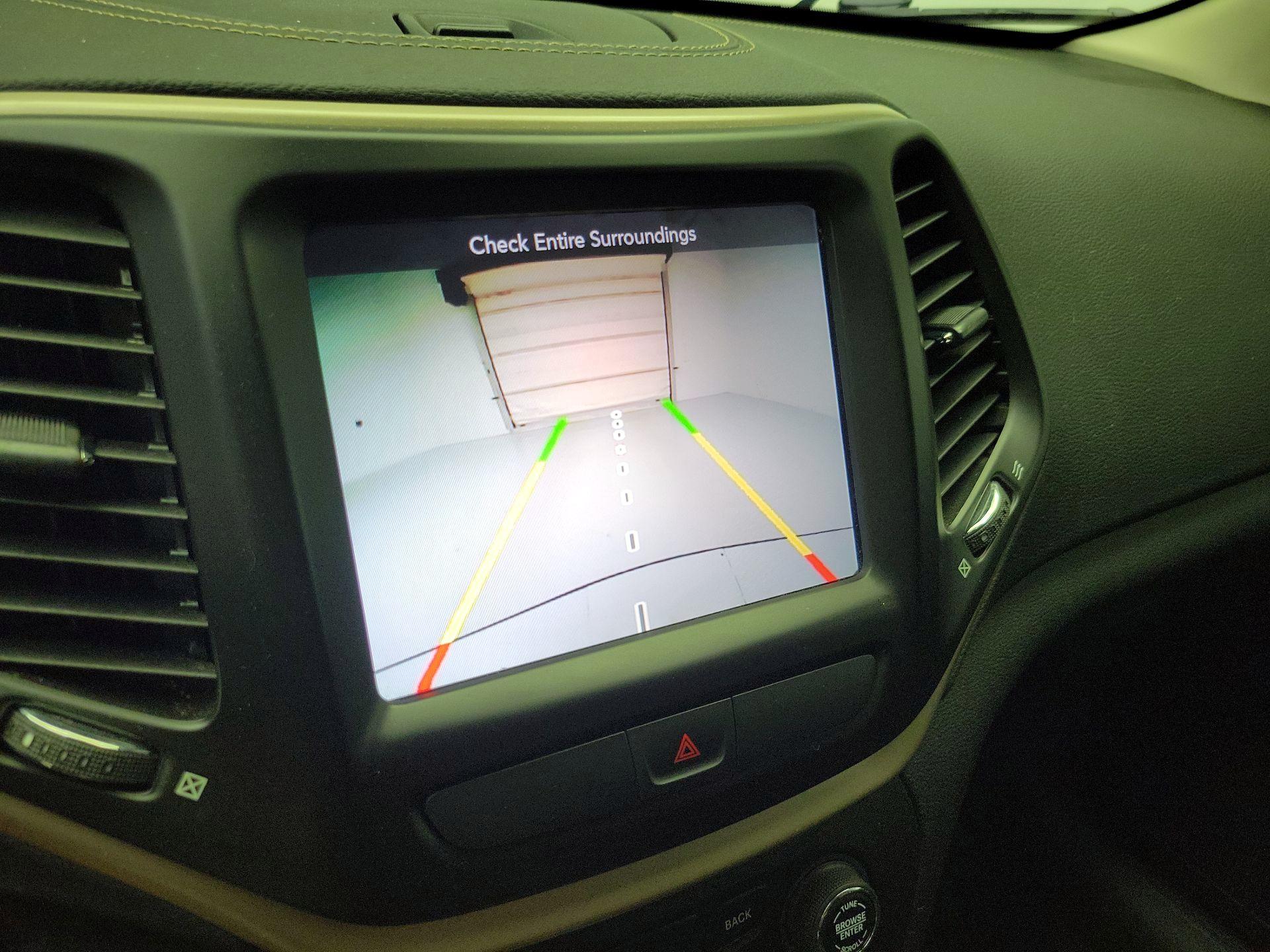 Thumbnail: 2016 Jeep Cherokee - 14