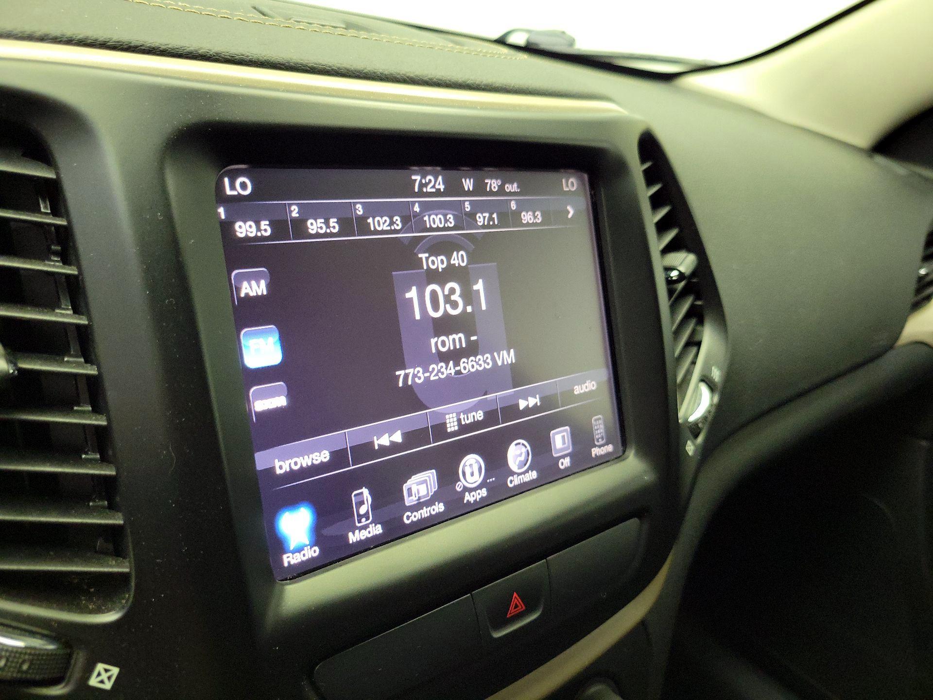 Thumbnail: 2016 Jeep Cherokee - 15