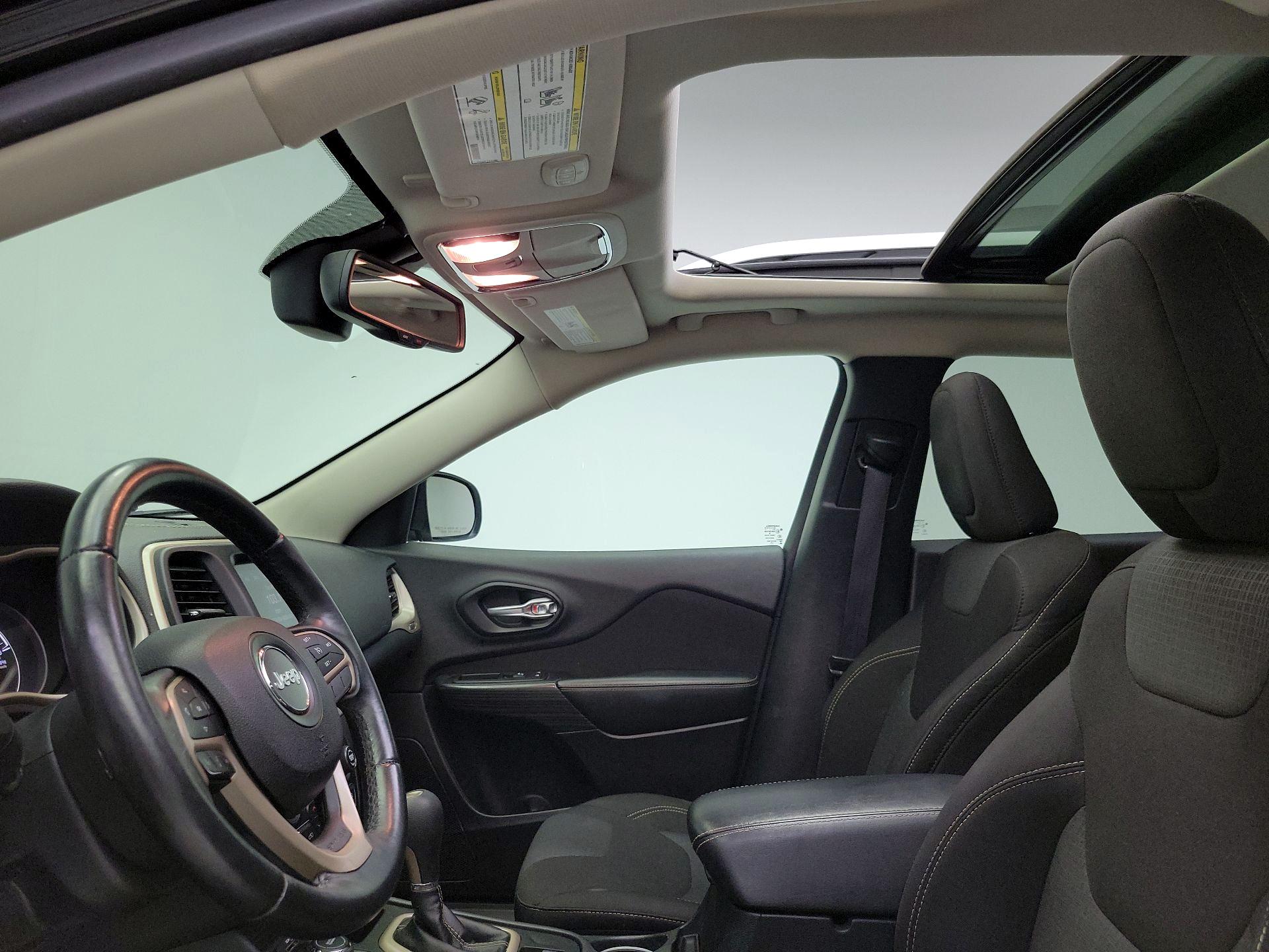 Thumbnail: 2016 Jeep Cherokee - 19