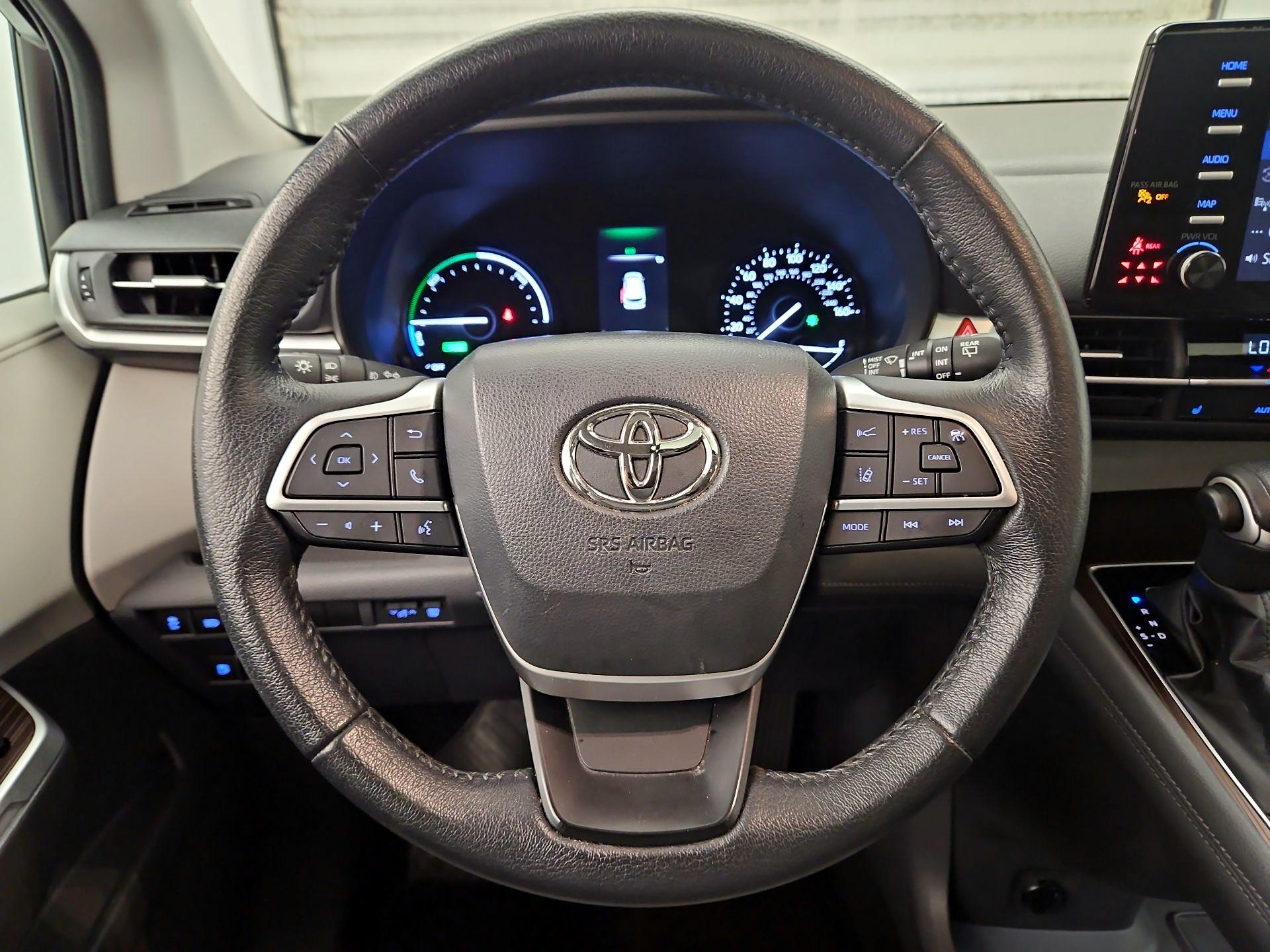 Thumbnail: 2021 Toyota Sienna - 10