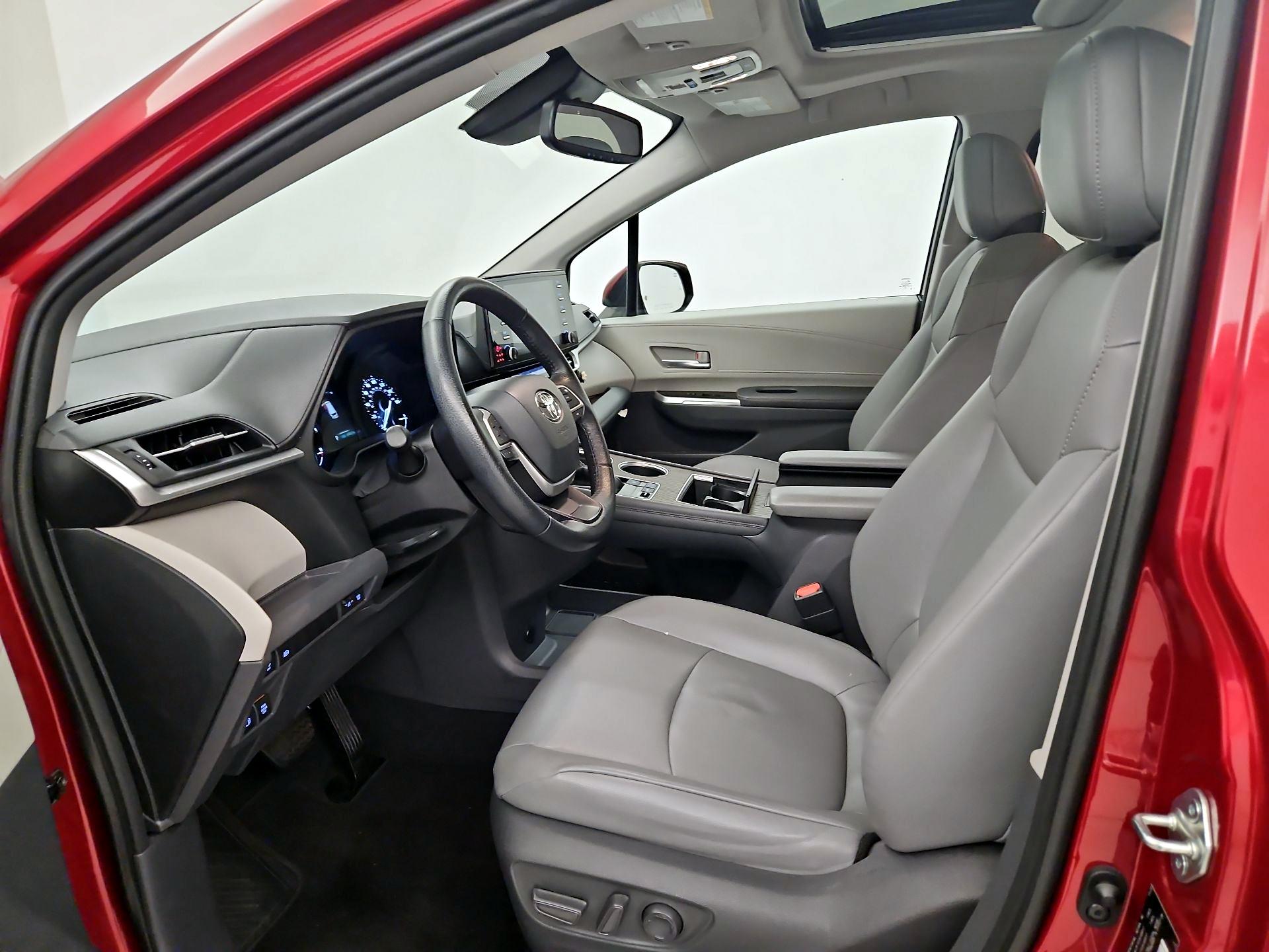 Thumbnail: 2021 Toyota Sienna - 11