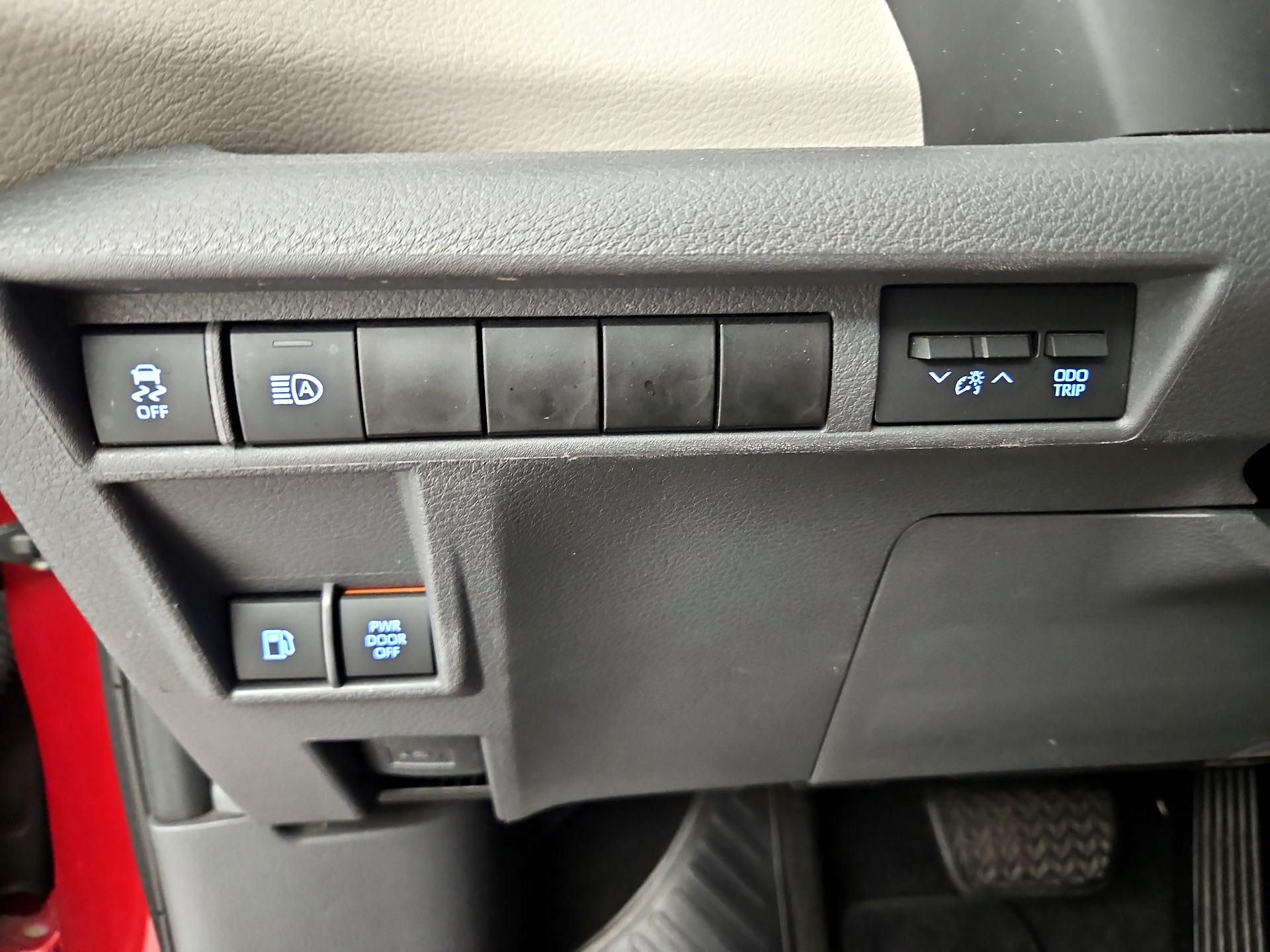 Thumbnail: 2021 Toyota Sienna - 13