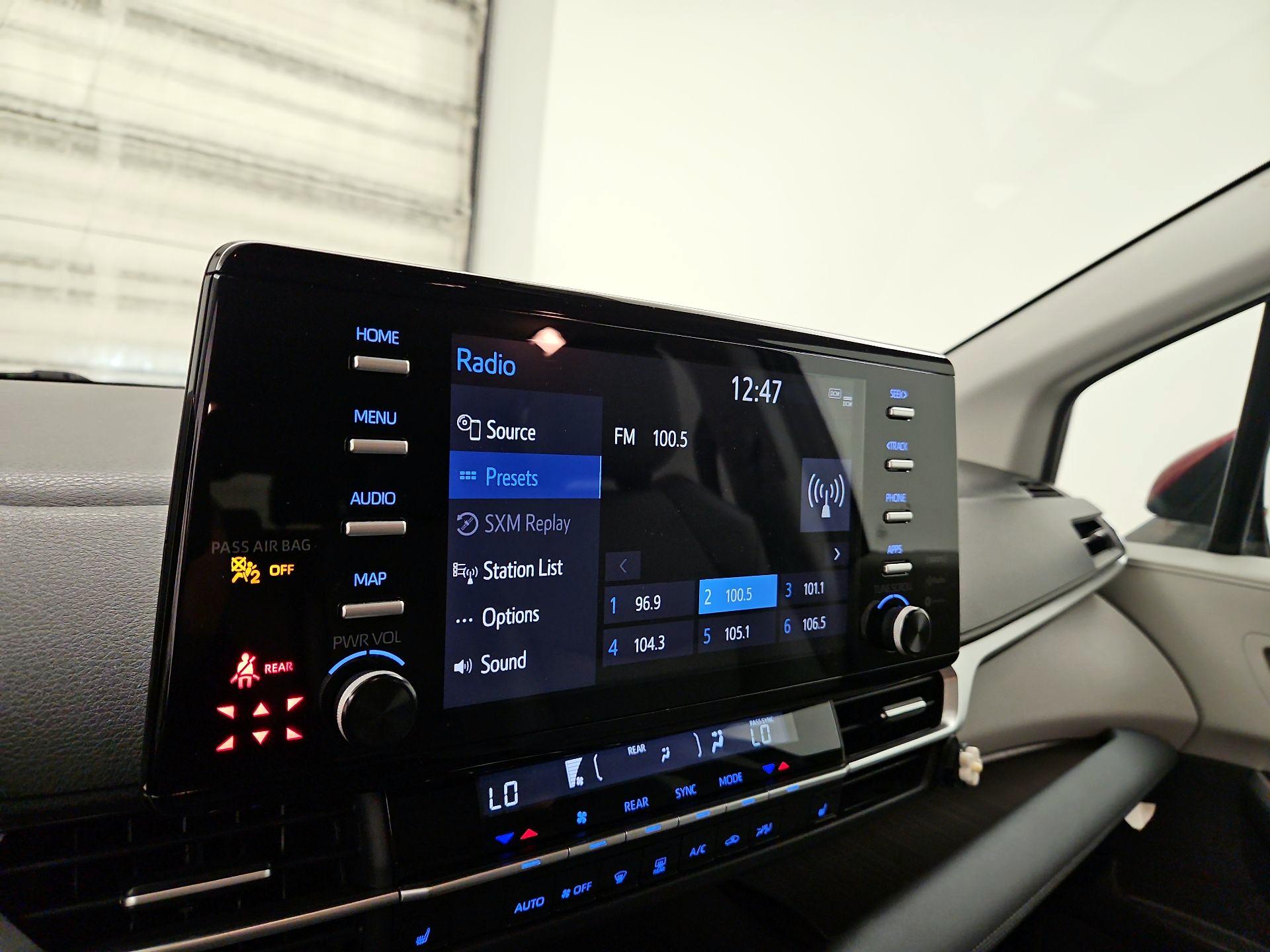 Thumbnail: 2021 Toyota Sienna - 15