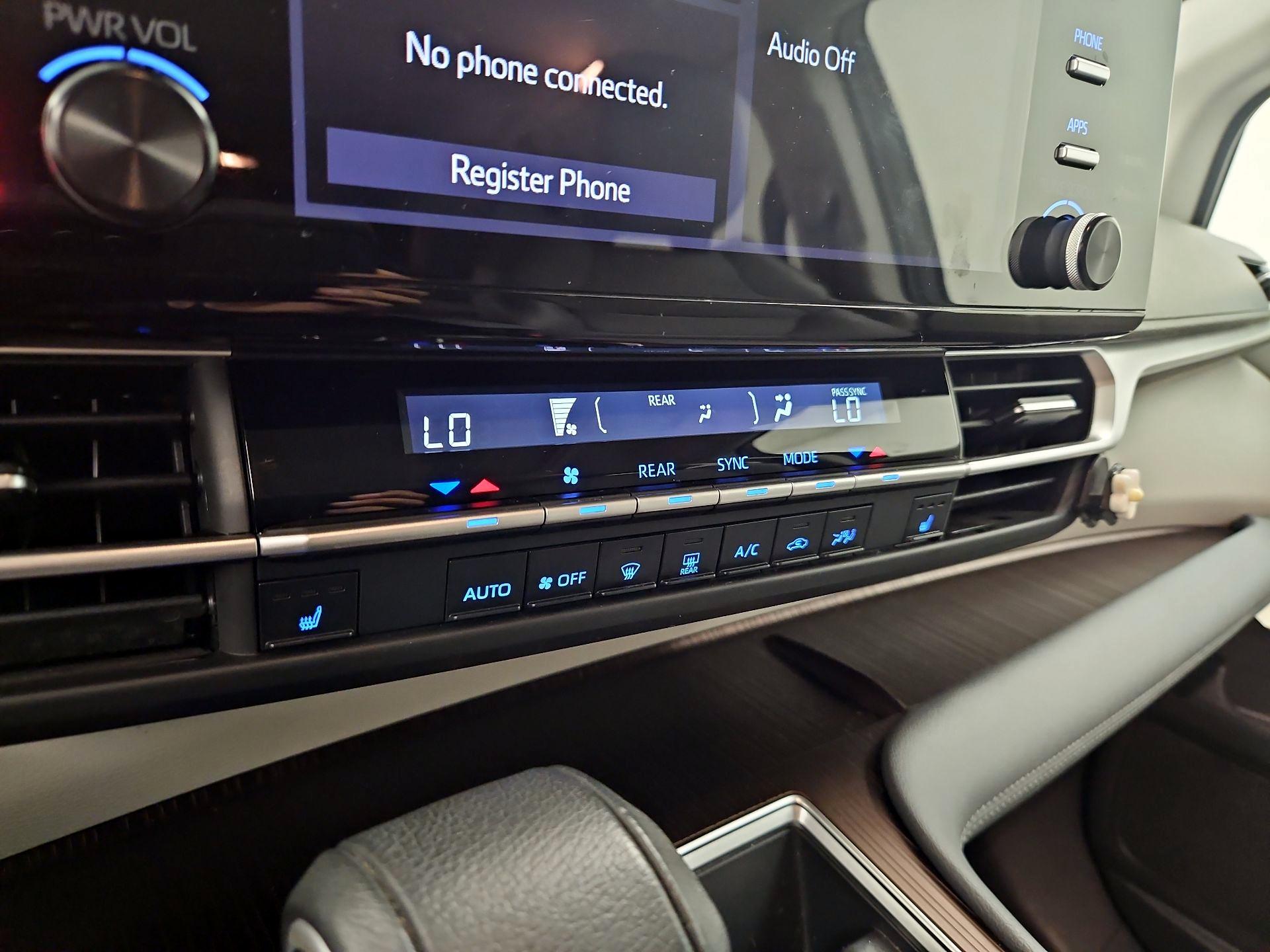 Thumbnail: 2021 Toyota Sienna - 16