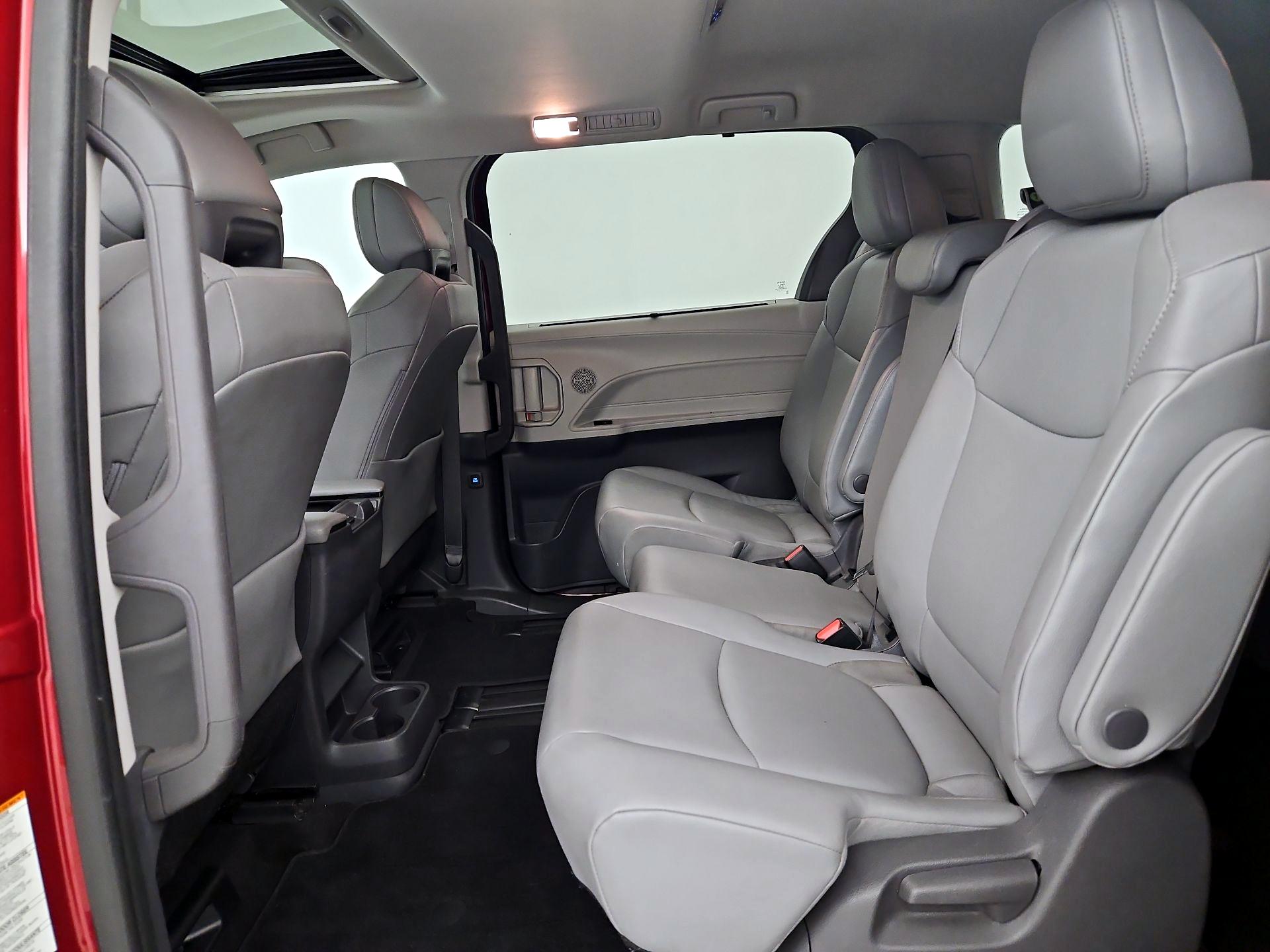 Thumbnail: 2021 Toyota Sienna - 20