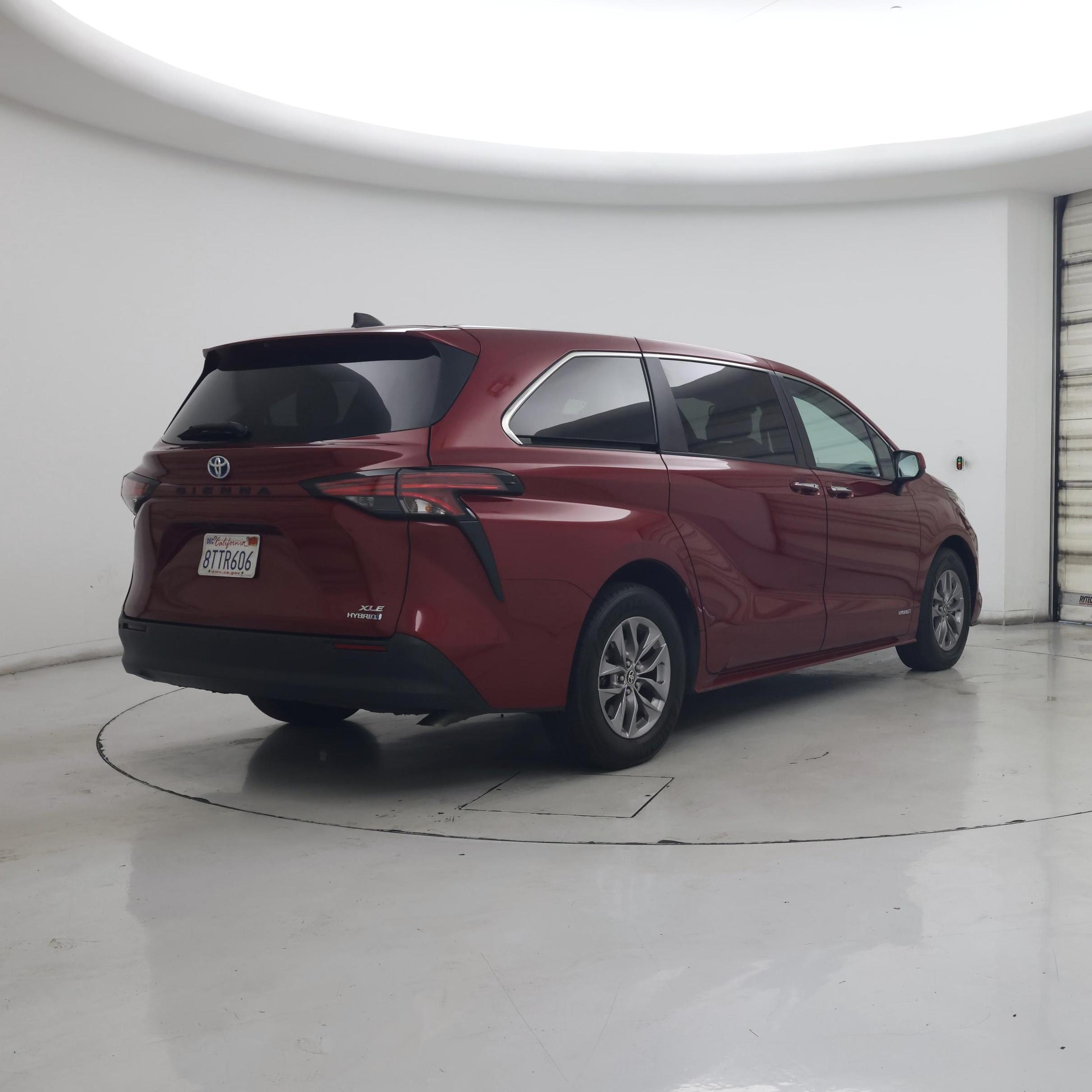 Thumbnail: 2021 Toyota Sienna - 8