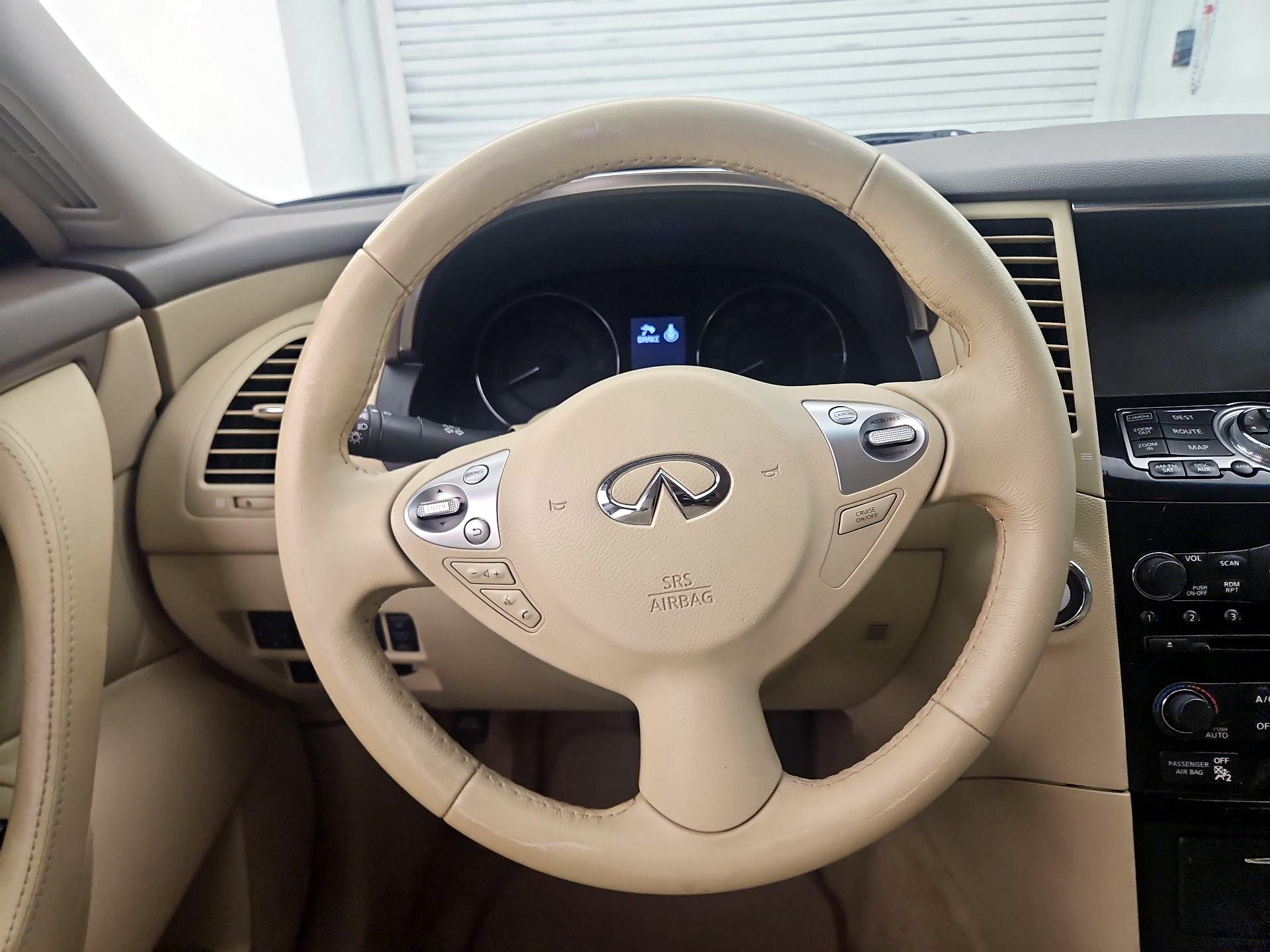 Thumbnail: 2015 INFINITI QX70 - 10
