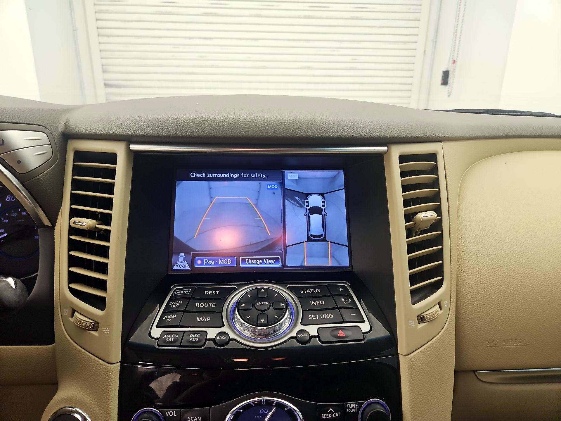 Thumbnail: 2015 INFINITI QX70 - 15