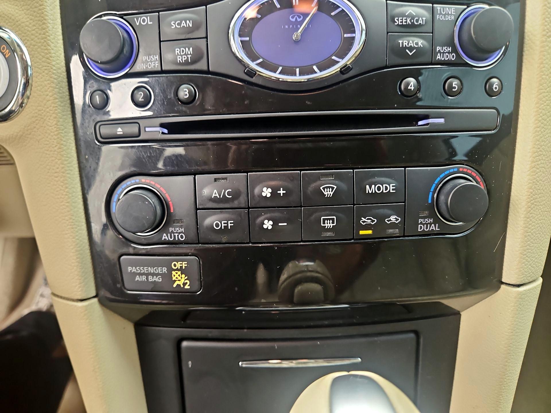 Thumbnail: 2015 INFINITI QX70 - 17