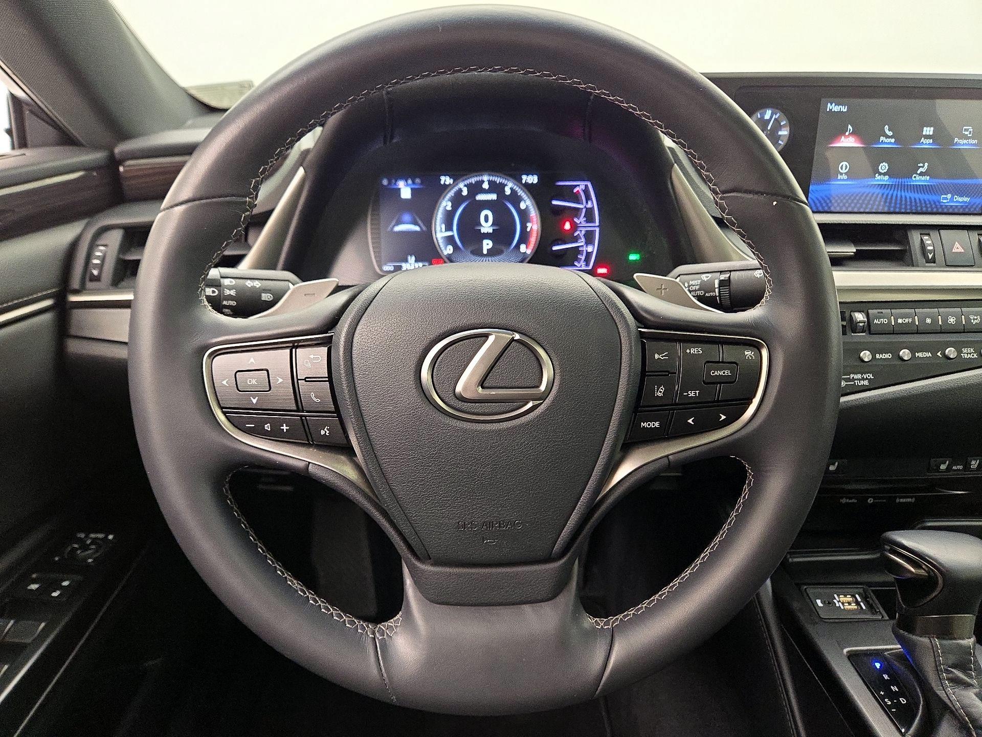 Thumbnail: 2020 Lexus ES - 10