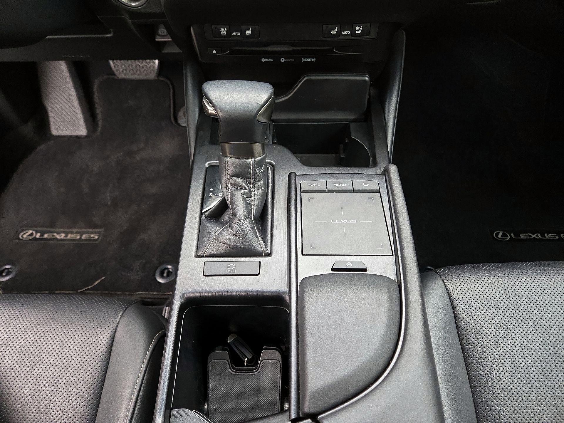 Thumbnail: 2020 Lexus ES - 17