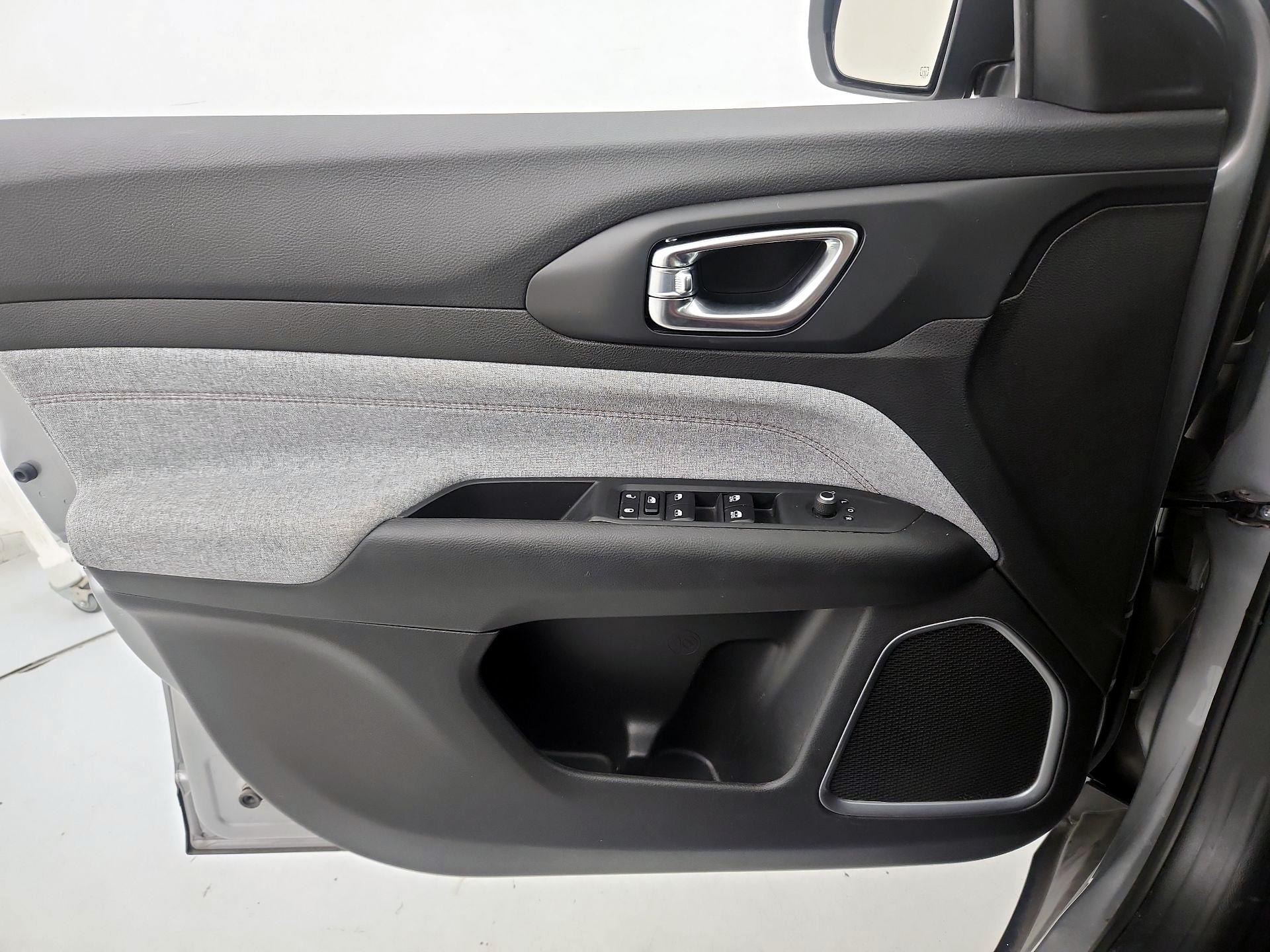 Thumbnail: 2023 Jeep Compass - 12