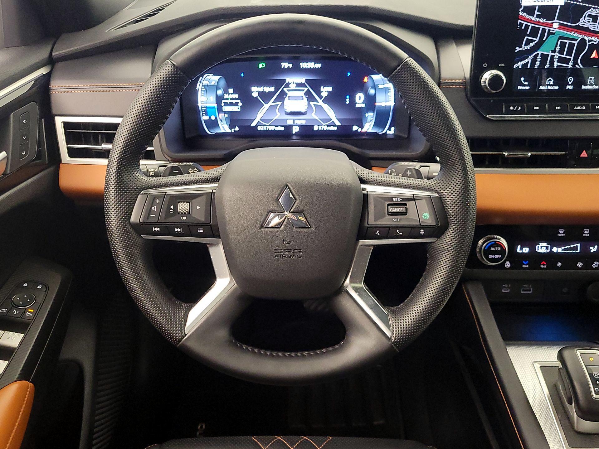 Thumbnail: 2023 Mitsubishi Outlander - 10