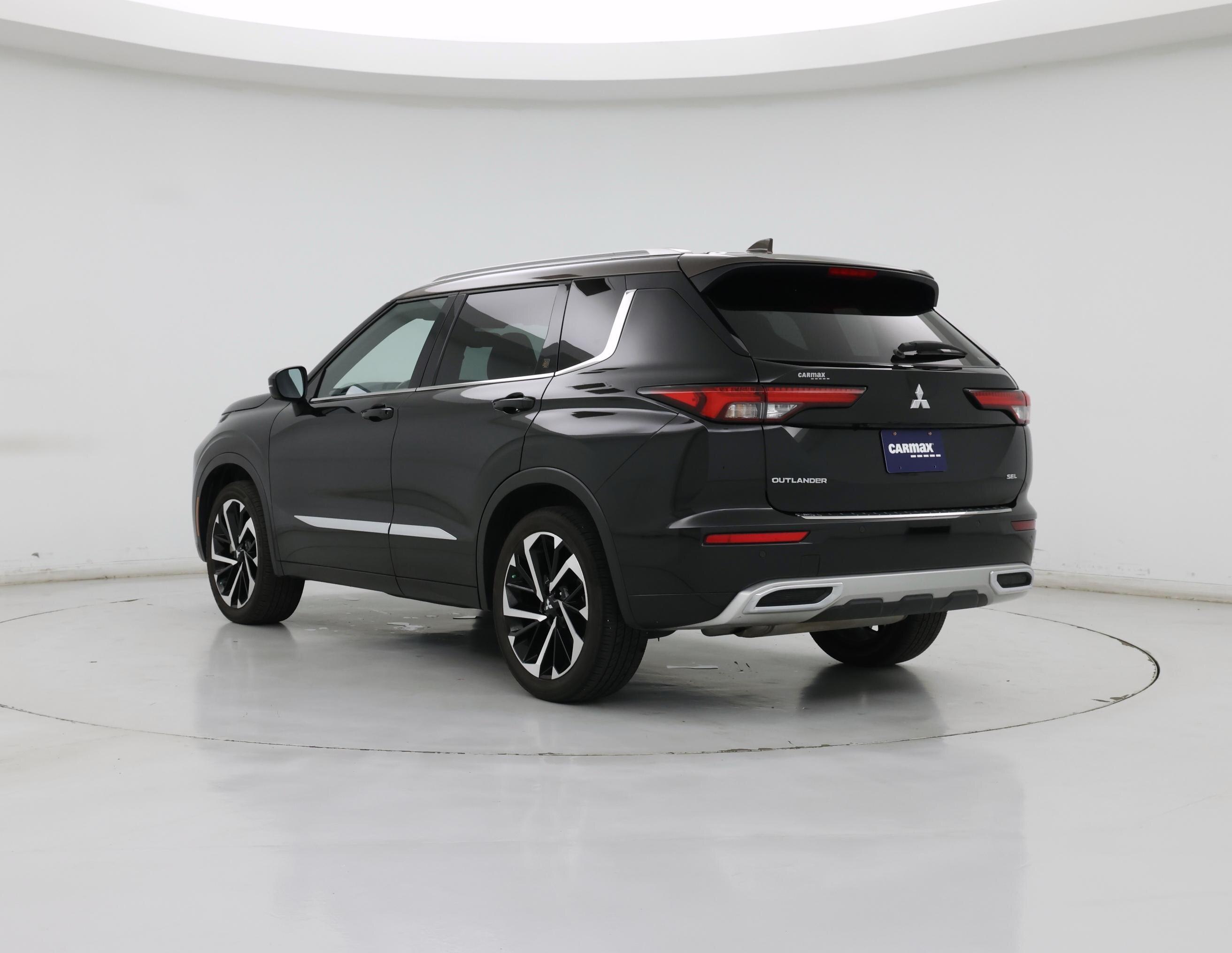 Thumbnail: 2023 Mitsubishi Outlander - 2