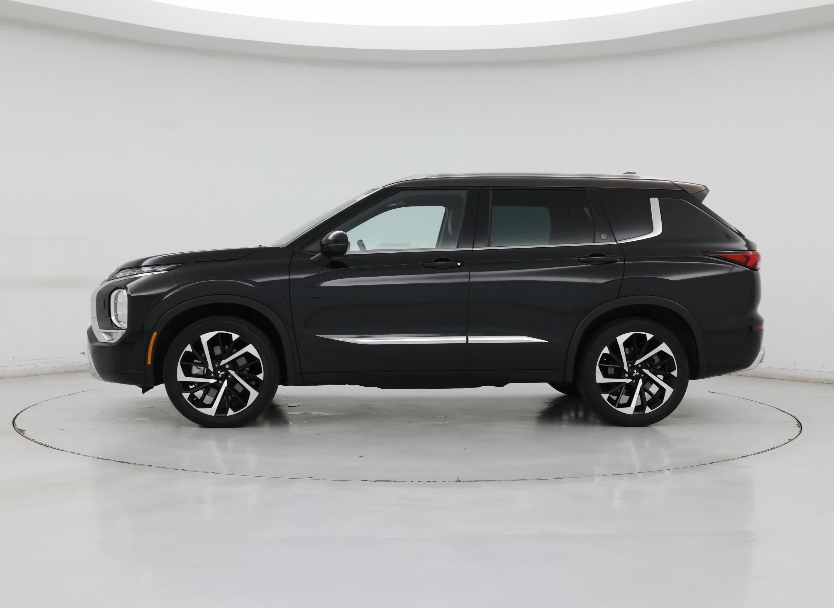 Thumbnail: 2023 Mitsubishi Outlander - 3
