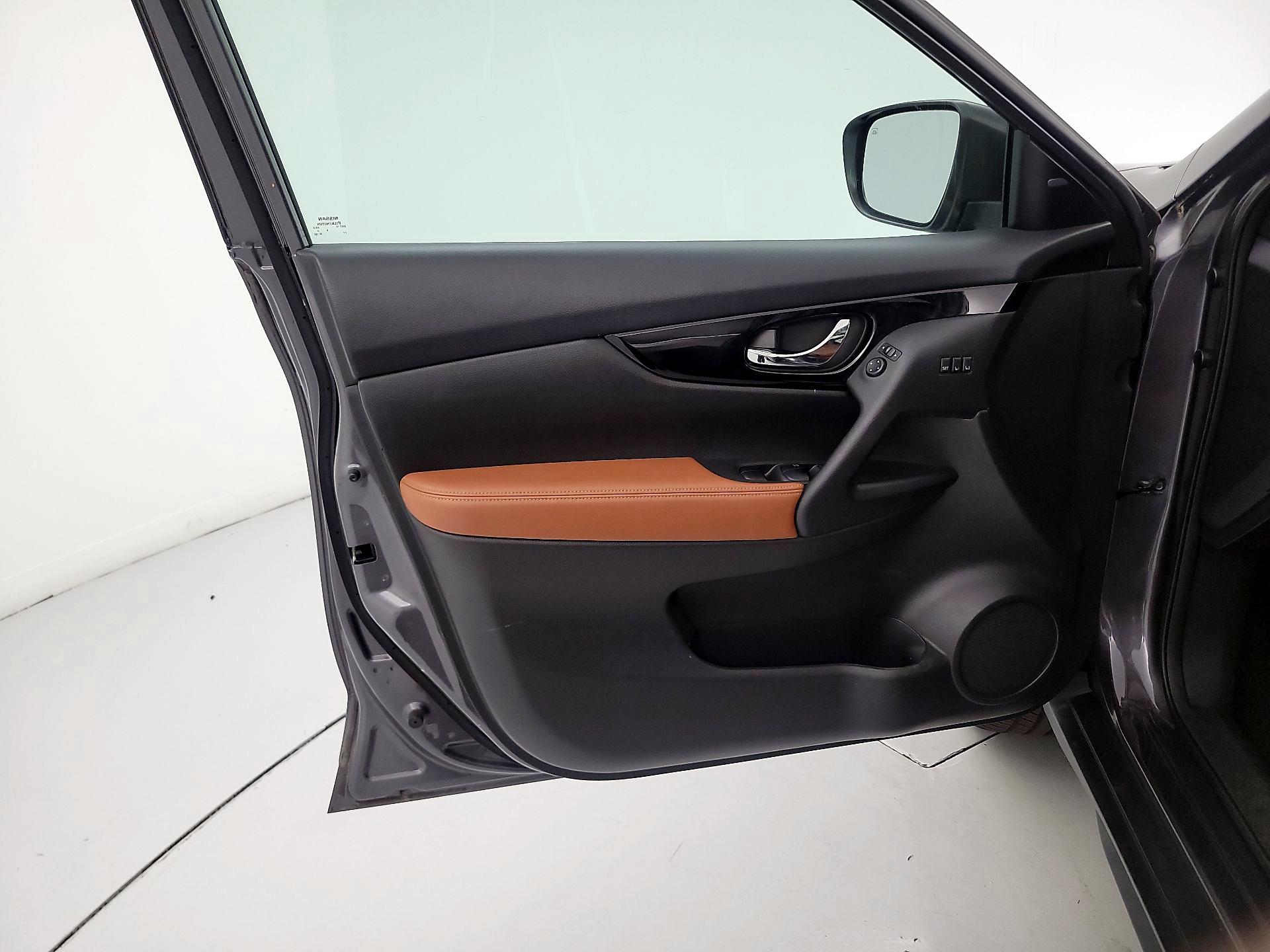 Thumbnail: 2017 Nissan Rogue - 12