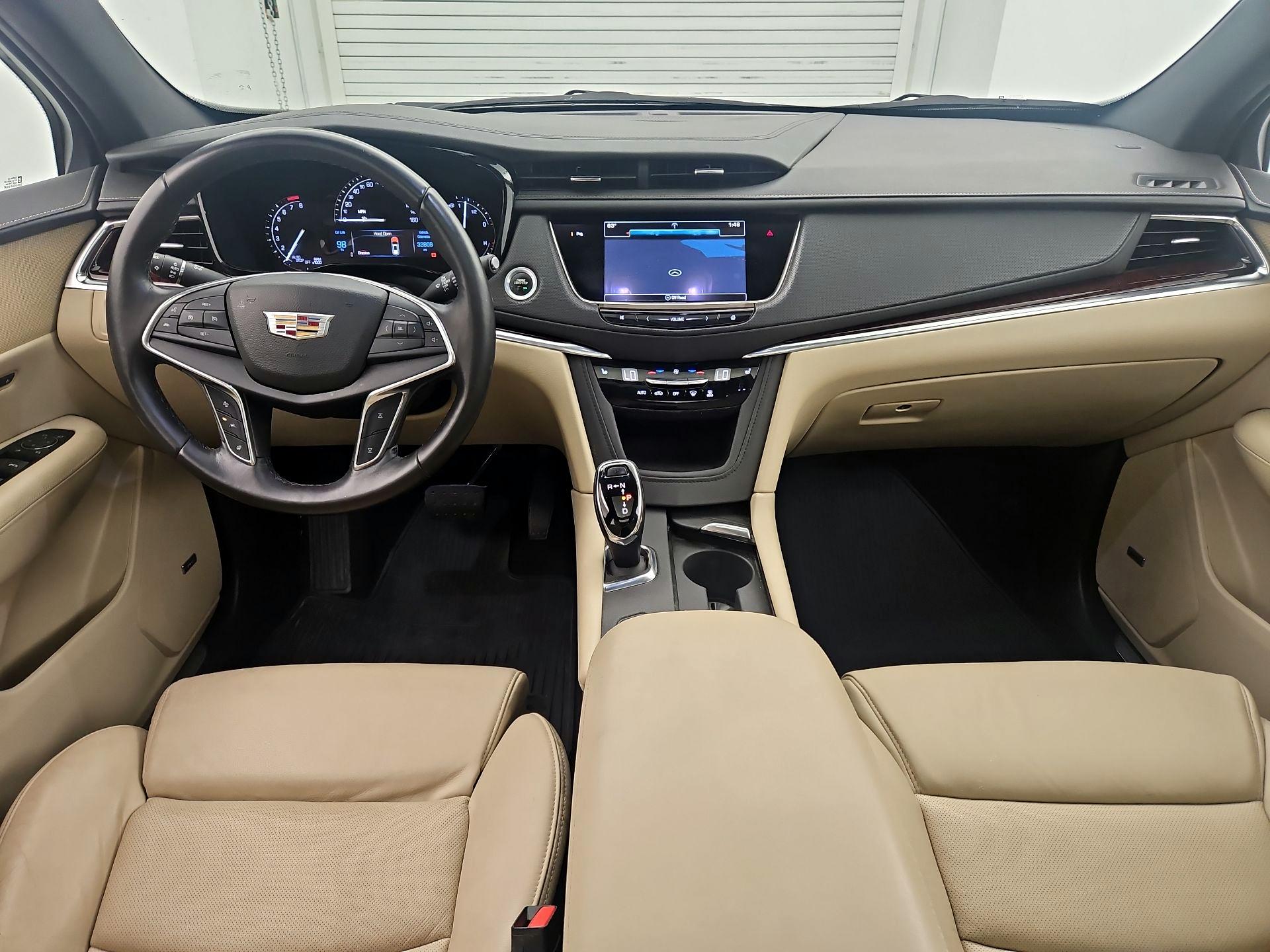 Thumbnail: 2017 Cadillac XT5 - 9