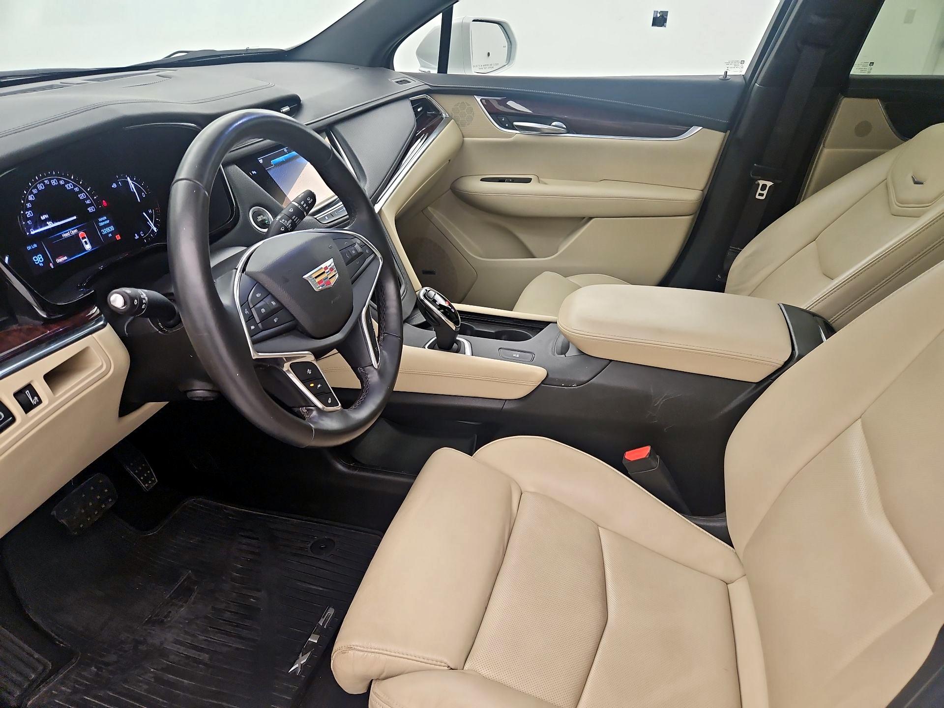 Thumbnail: 2017 Cadillac XT5 - 11