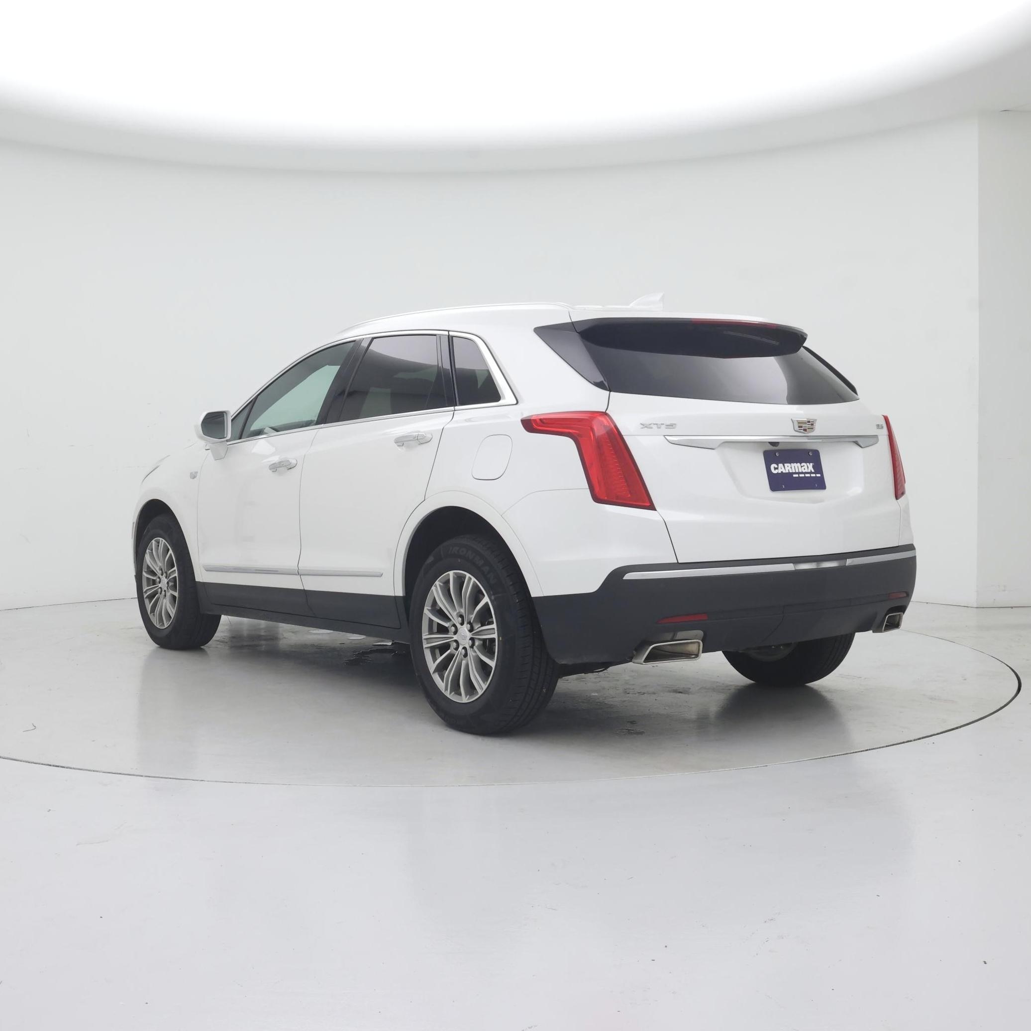Thumbnail: 2017 Cadillac XT5 - 2