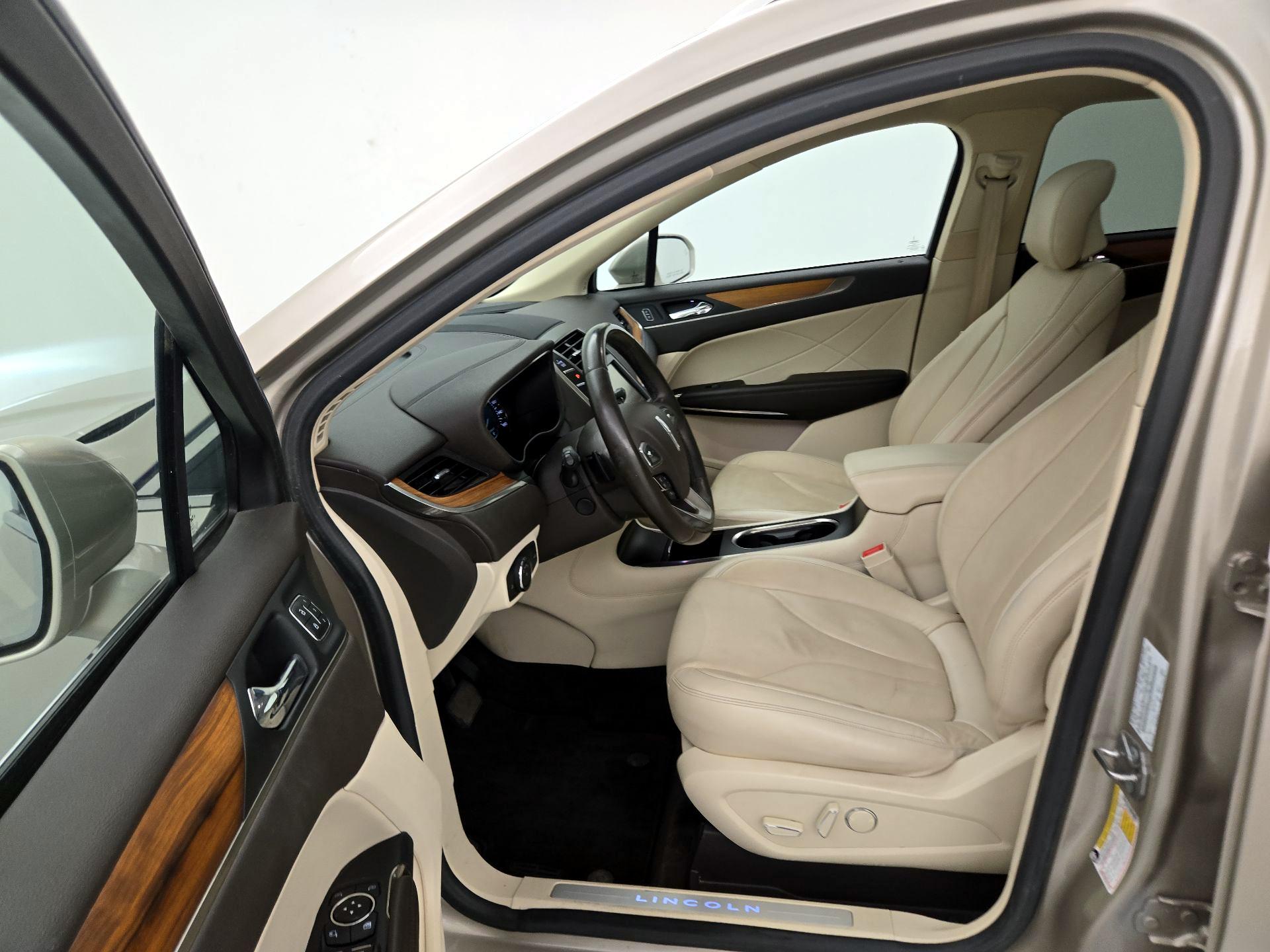 Thumbnail: 2015 Lincoln MKC - 11