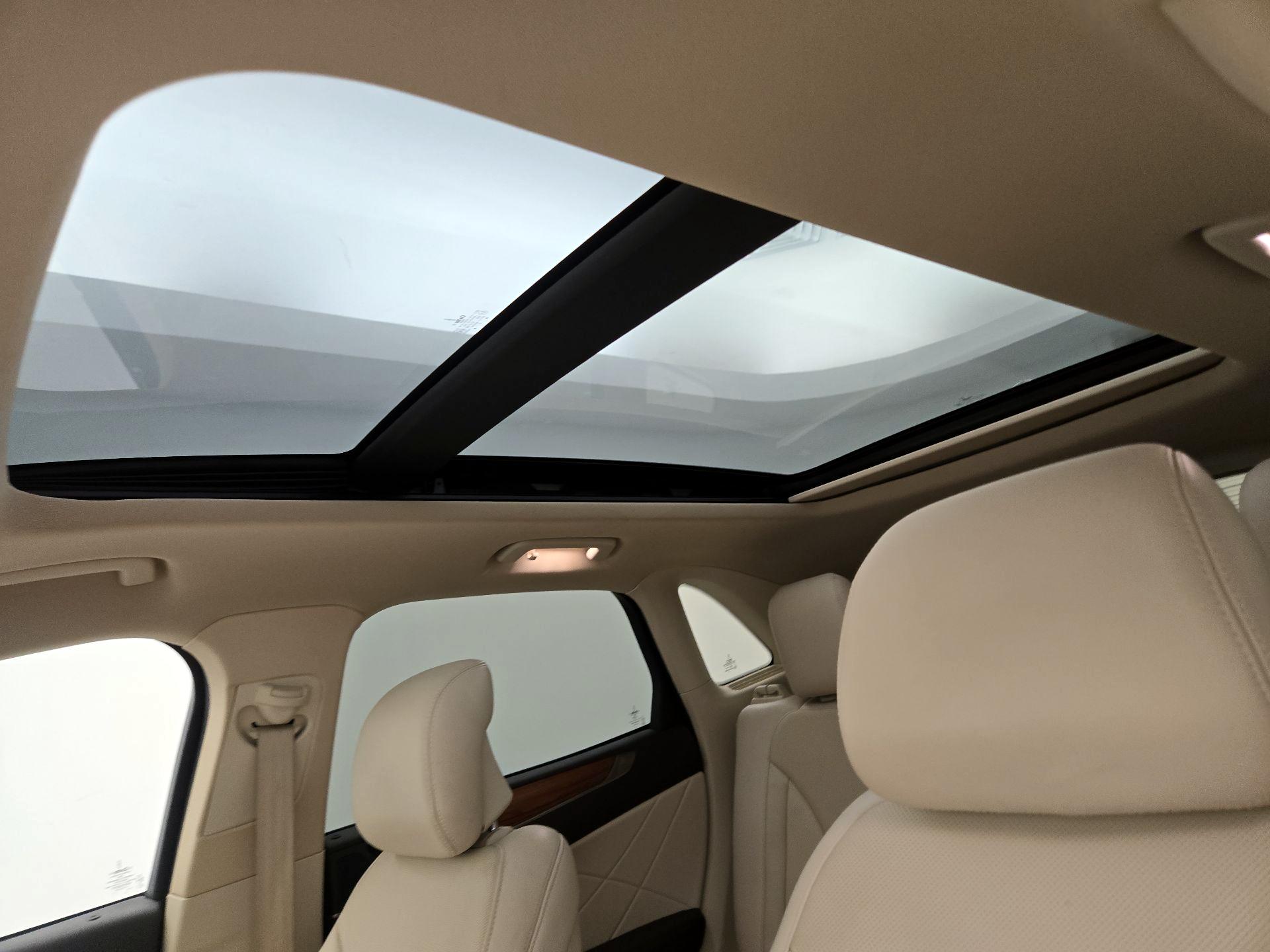 Thumbnail: 2015 Lincoln MKC - 19