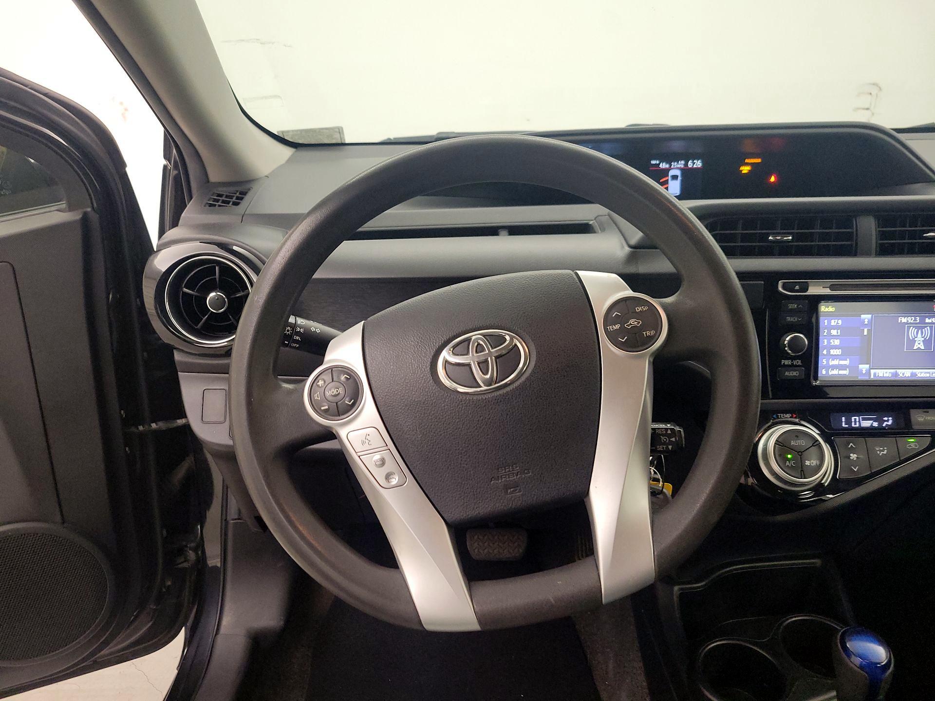 Thumbnail: 2015 Toyota Prius c - 10