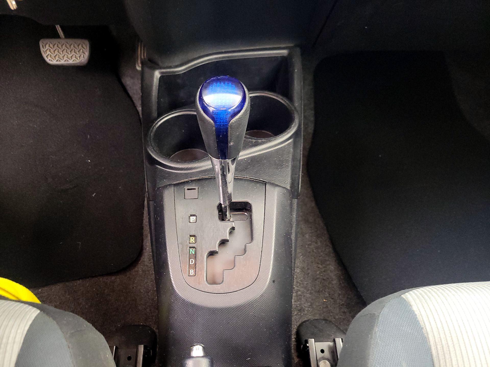 Thumbnail: 2015 Toyota Prius c - 16