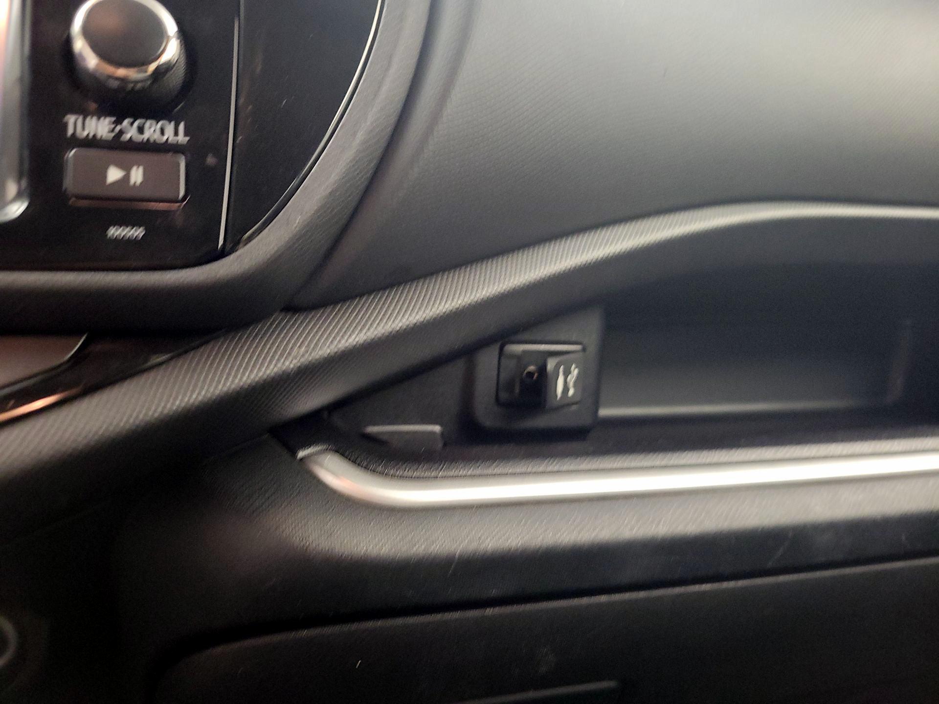 Thumbnail: 2015 Toyota Prius c - 17