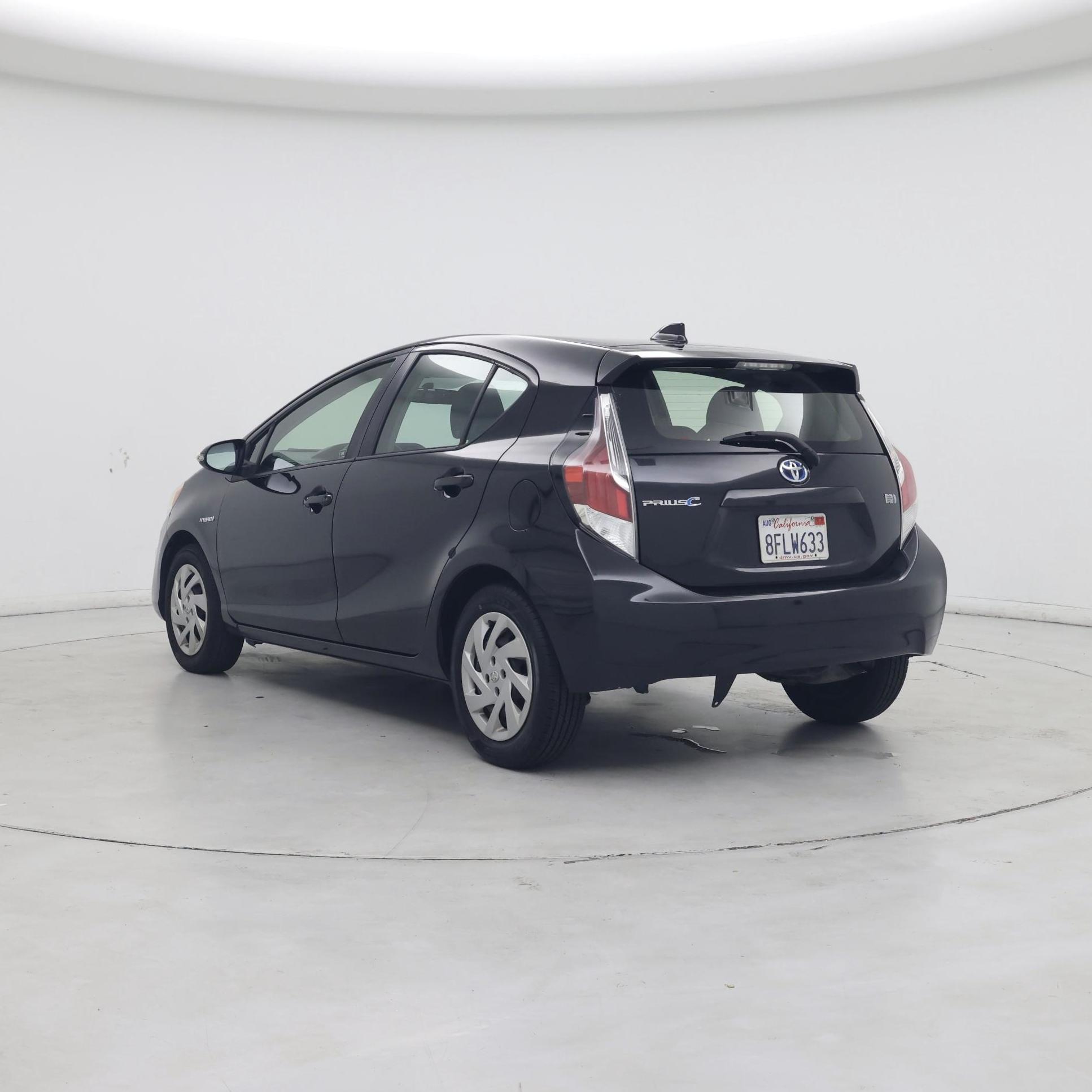 Thumbnail: 2015 Toyota Prius c - 2