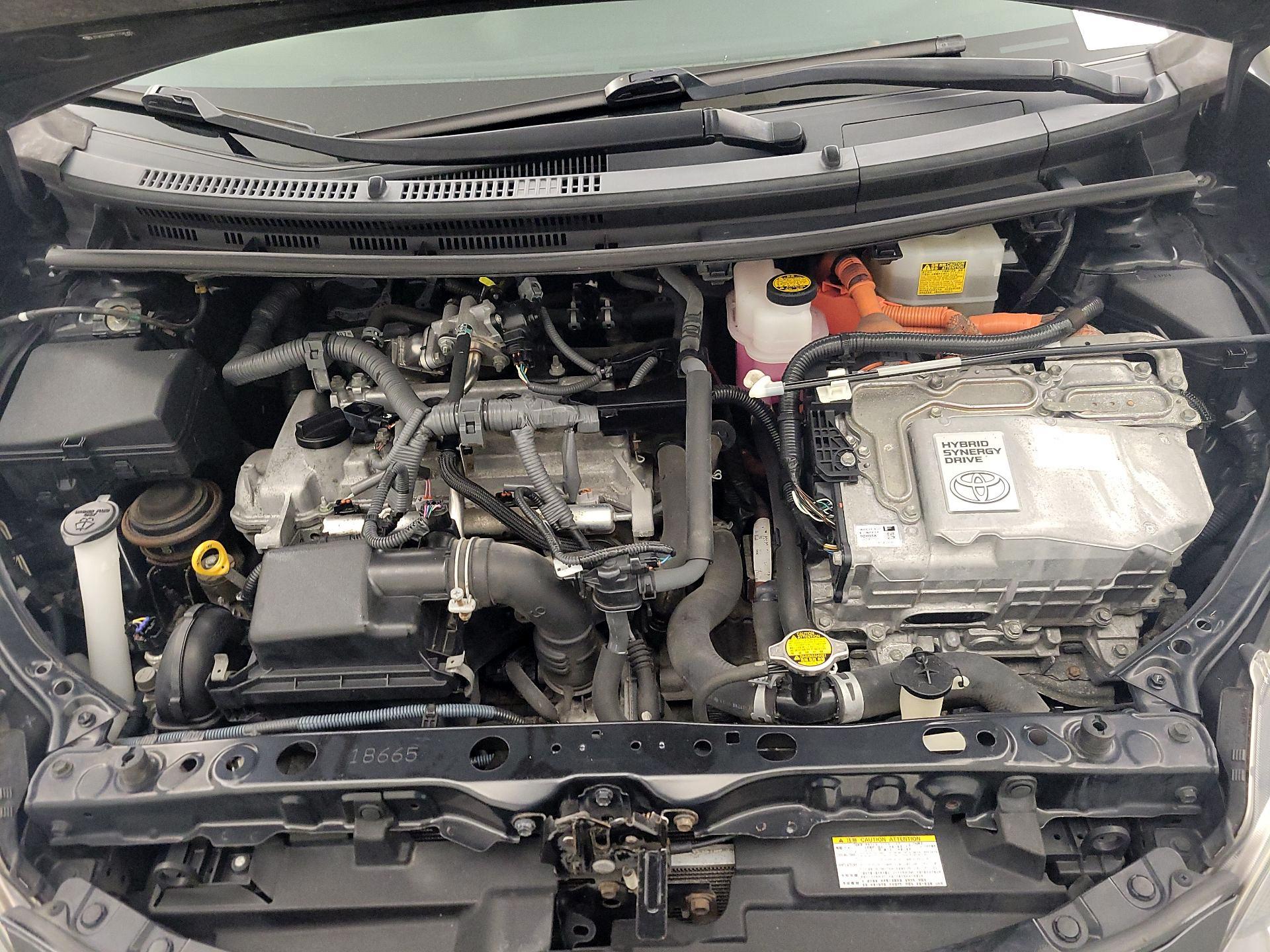 Thumbnail: 2015 Toyota Prius c - 20